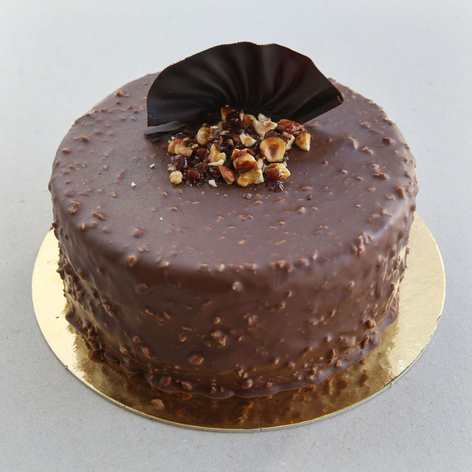 Çikolatalı Krokanlı Pasta