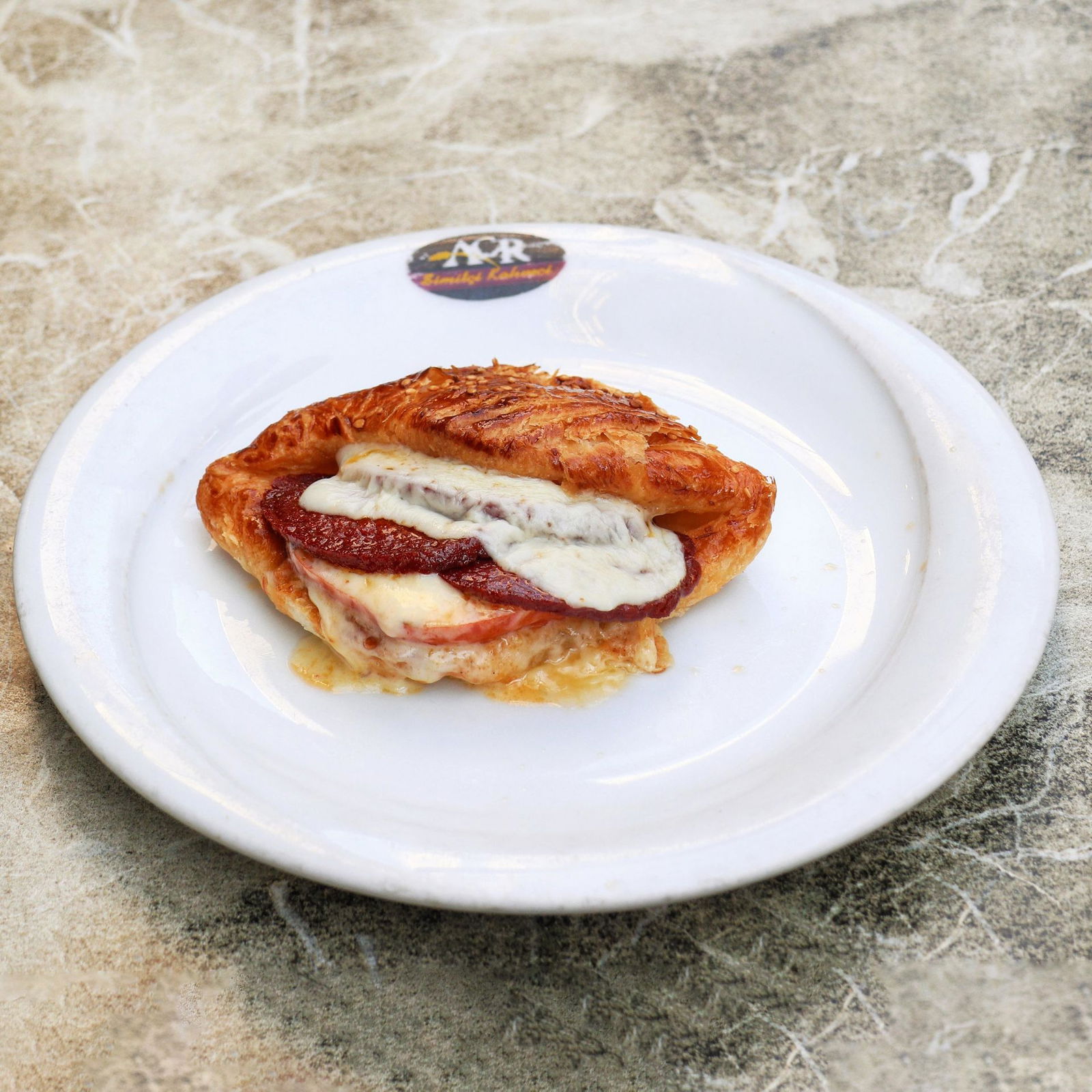 ACR Sucuklu Poğaça