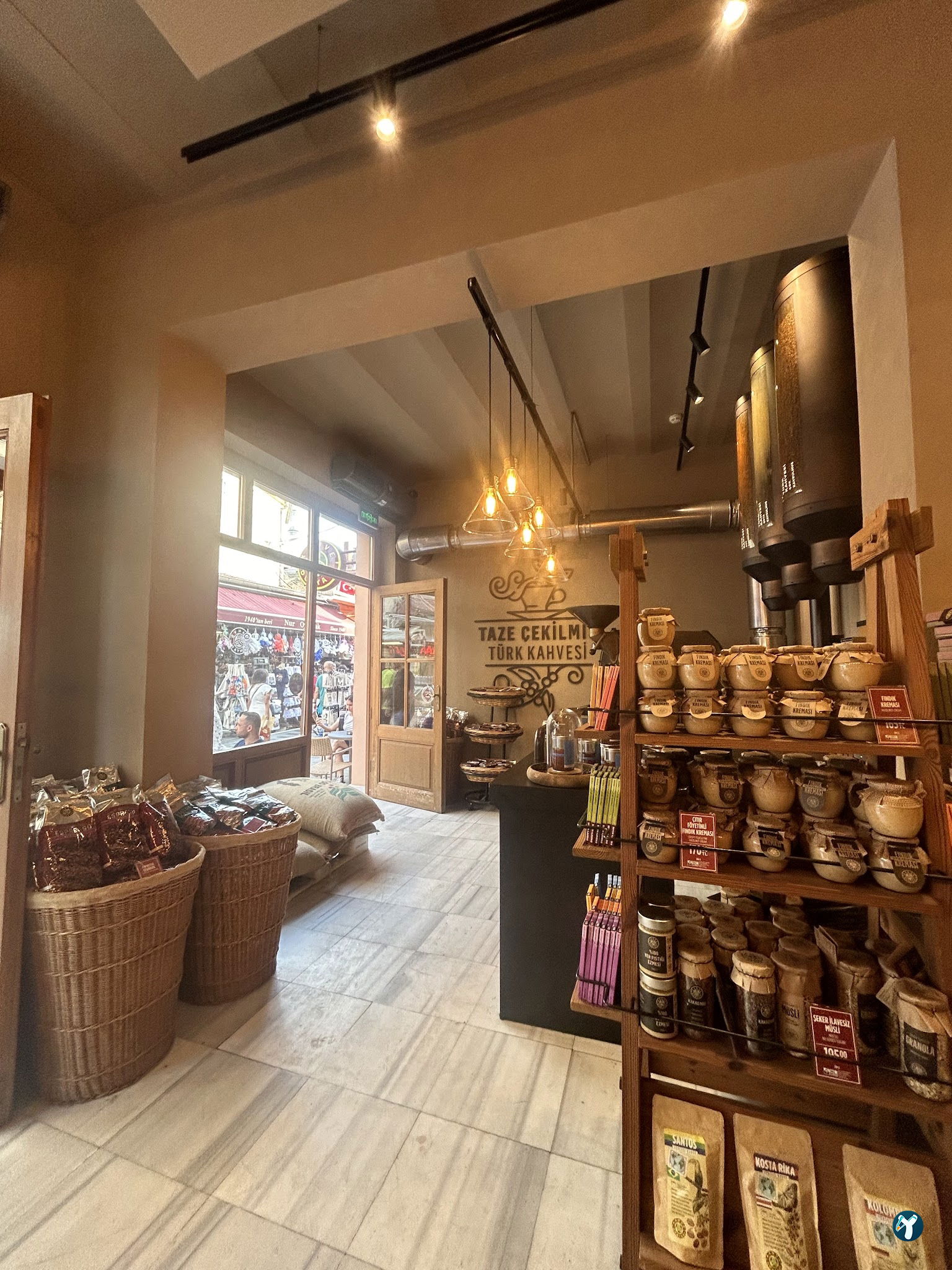 Kahve Dünyası - Kadıköy Çarşı