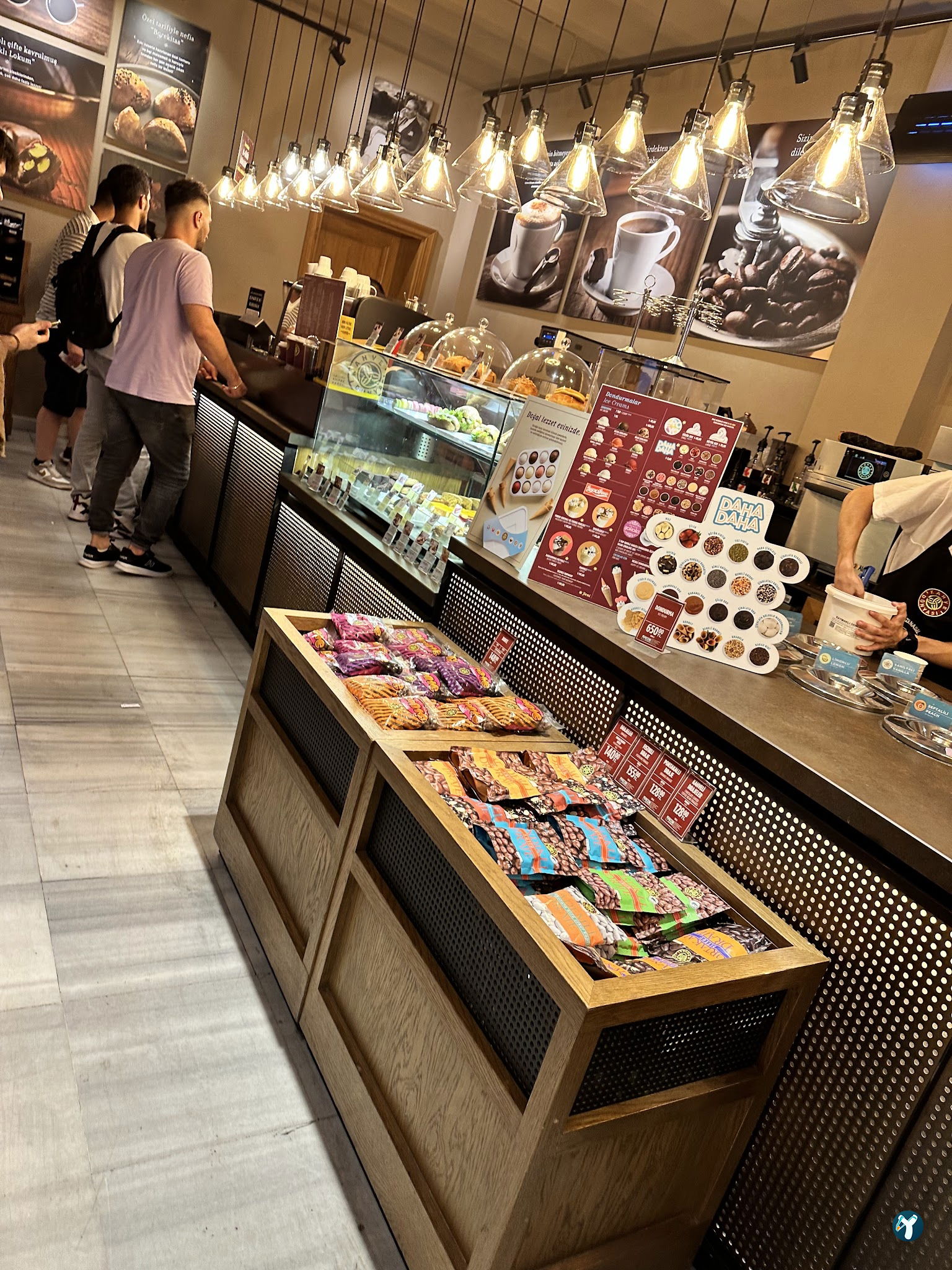 Kahve Dünyası - Kadıköy Çarşı