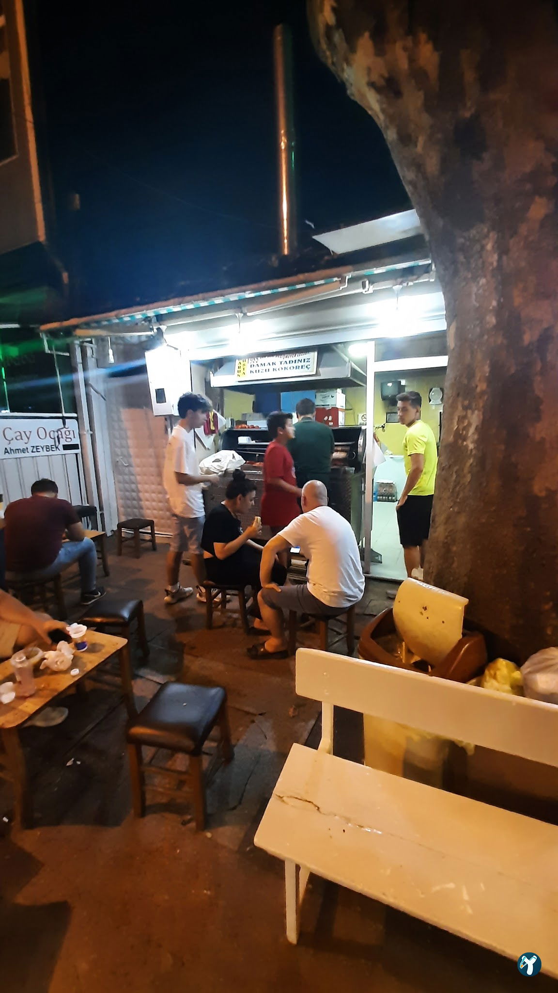 Hacının Yeri Çınar Altı Kokoreççisi