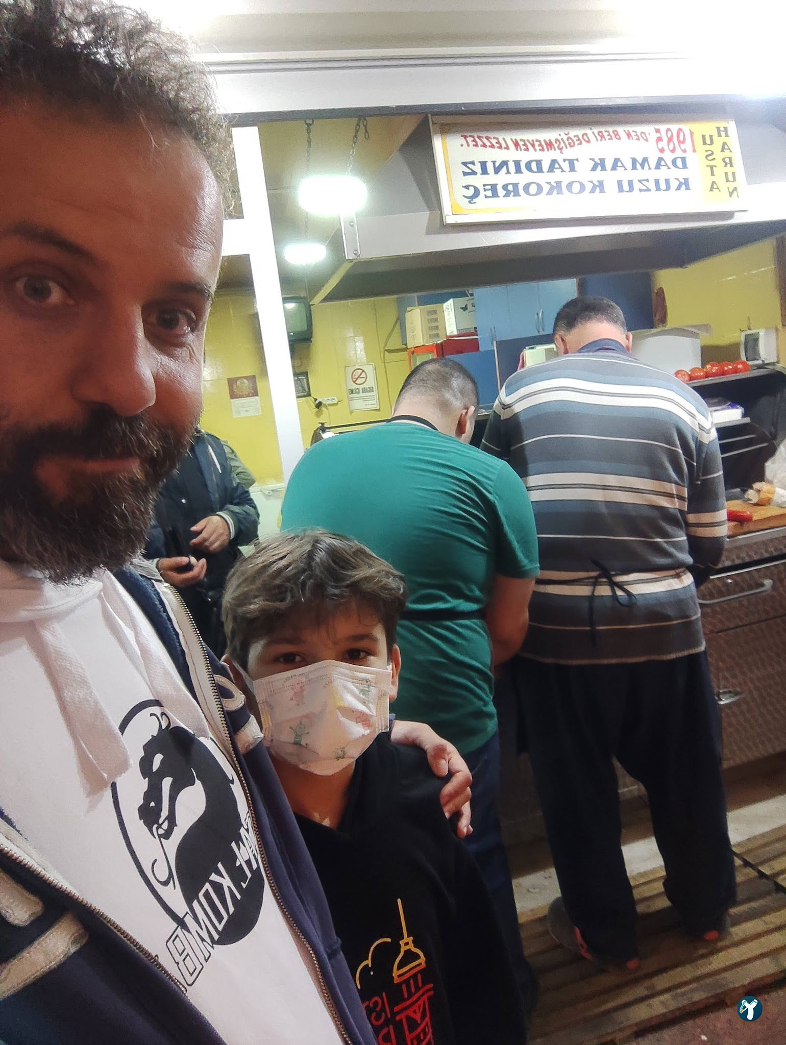 Hacının Yeri Çınar Altı Kokoreççisi