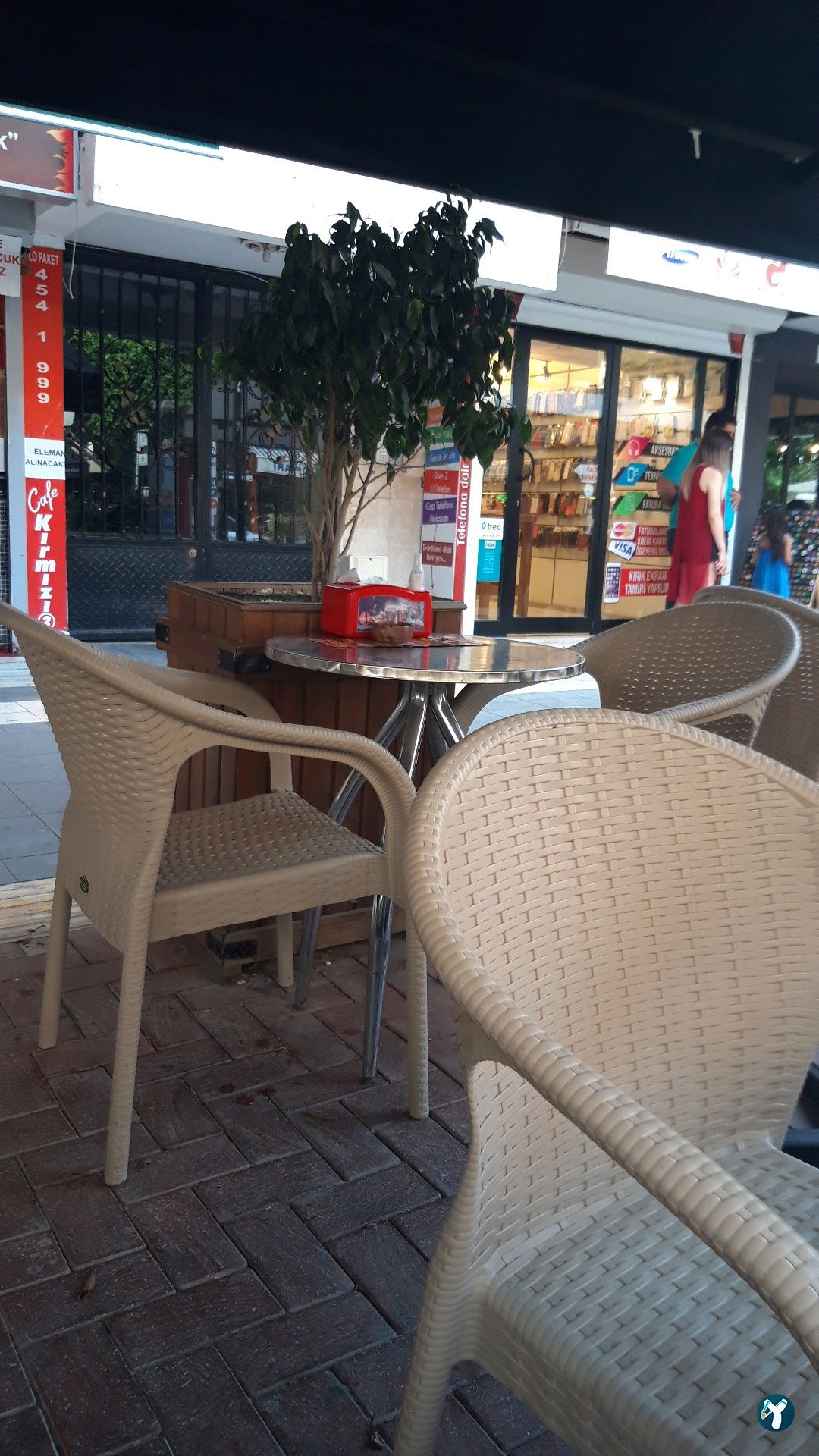 Kırmızı
