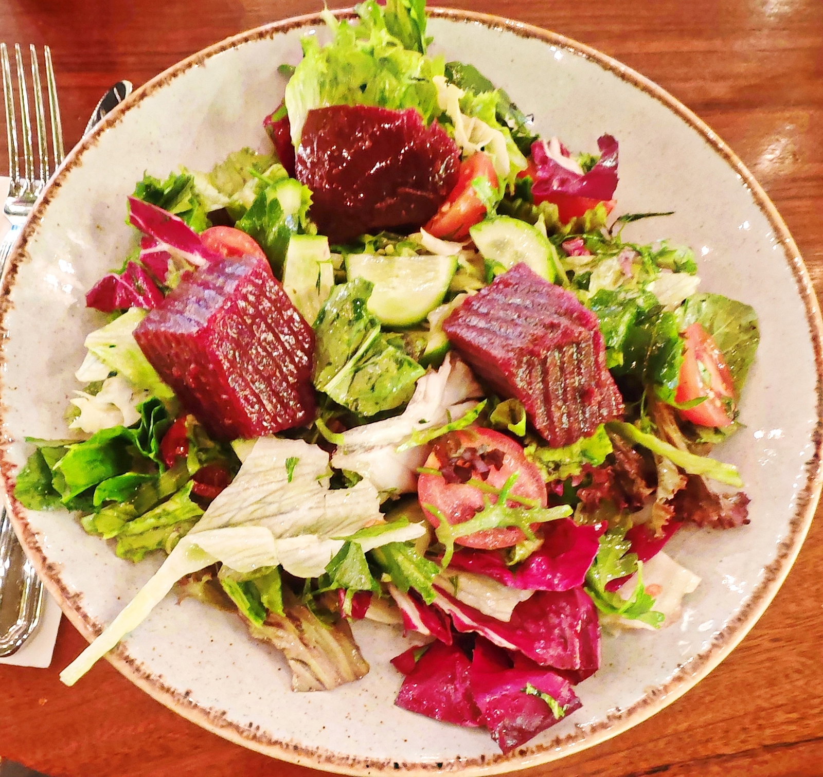 Happily Cafe & Bistro