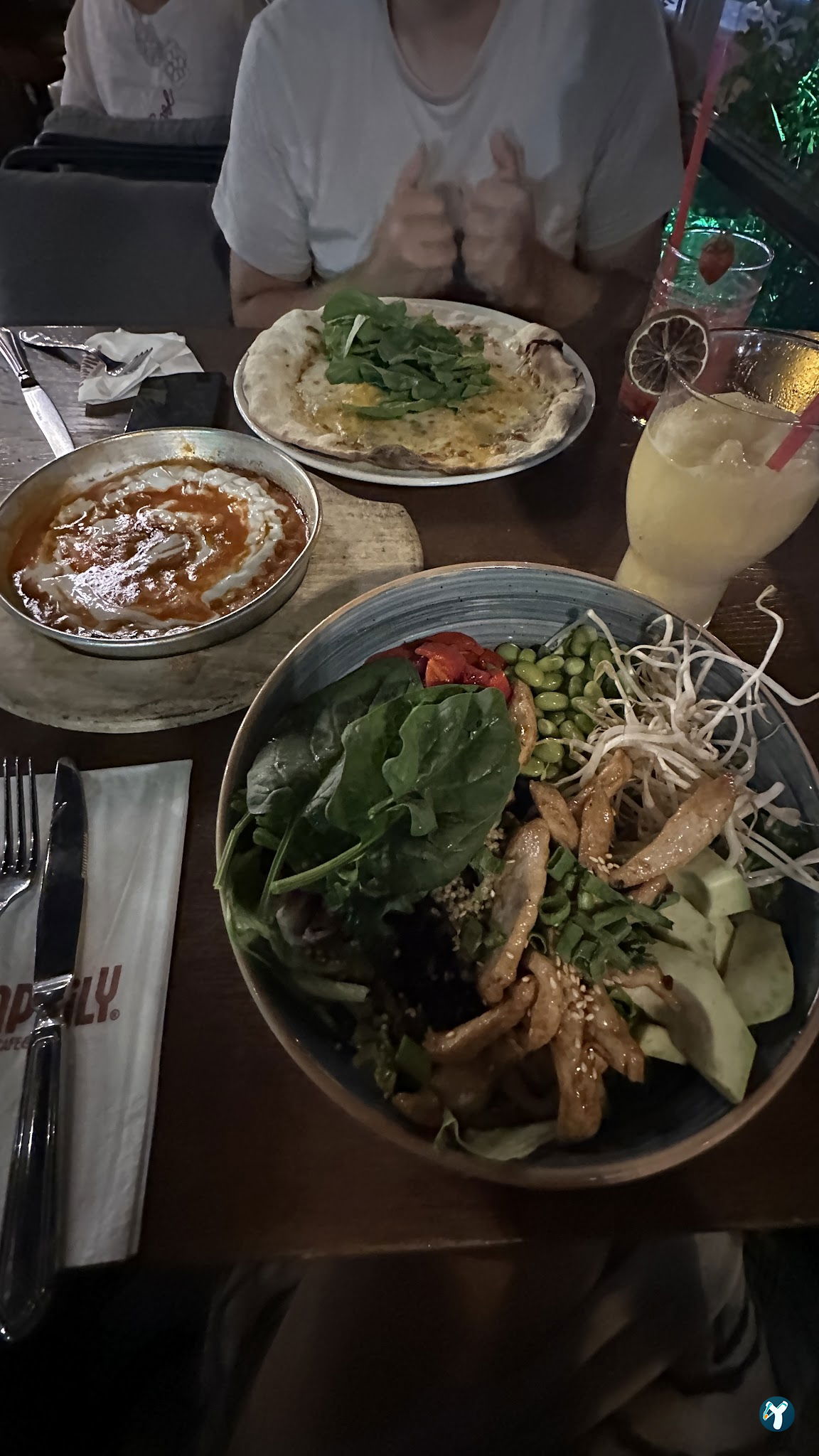 Happily Cafe & Bistro