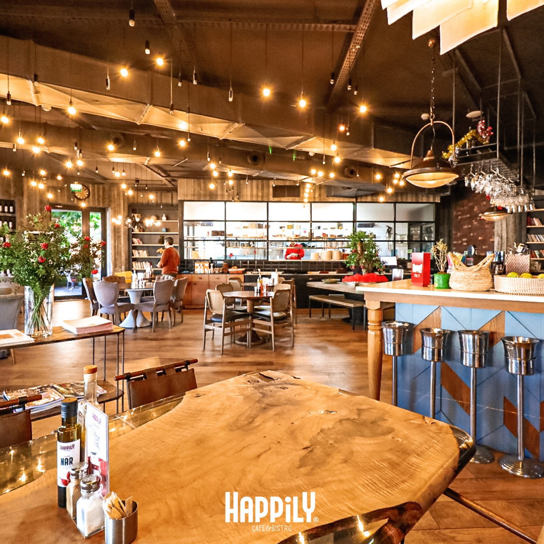 Happily Cafe & Bistro