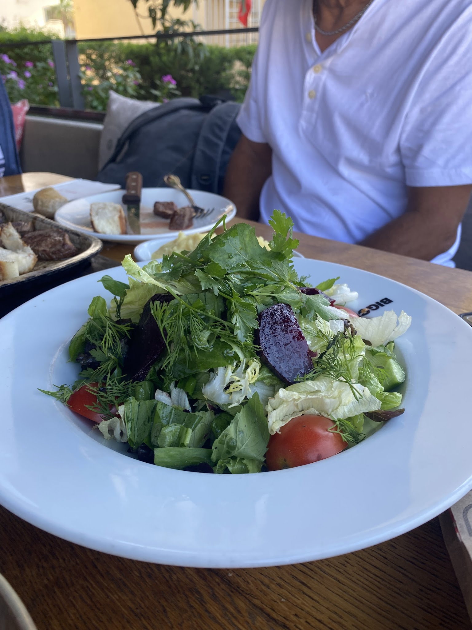 Happily Cafe & Bistro