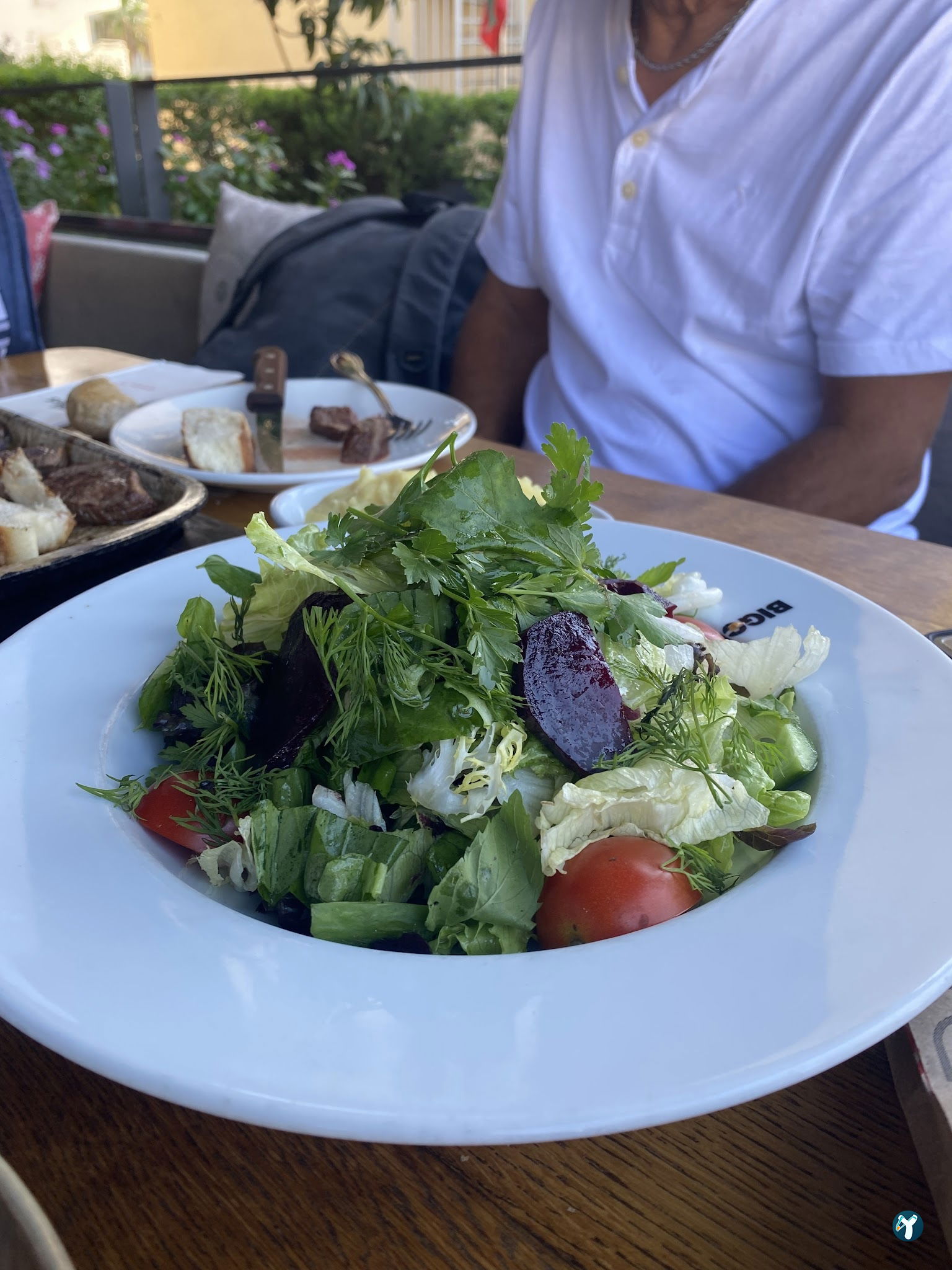 Happily Cafe & Bistro