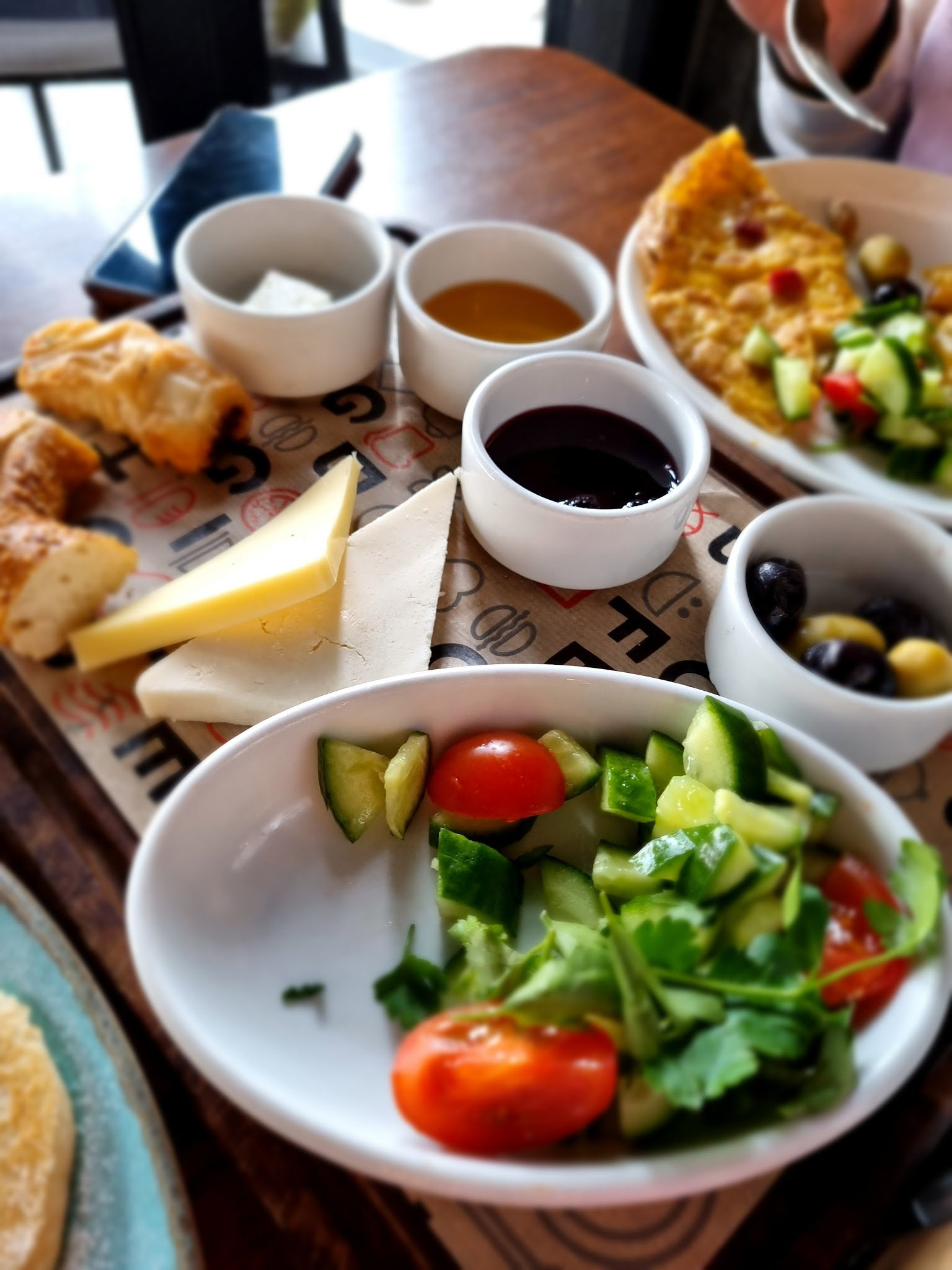 Happily Cafe & Bistro