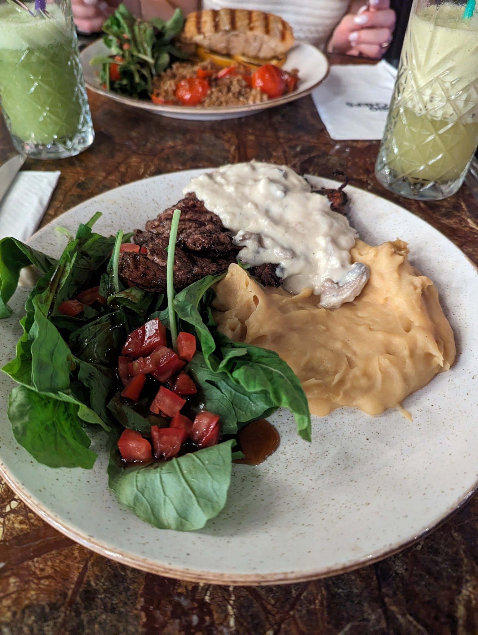 Happily Cafe & Bistro