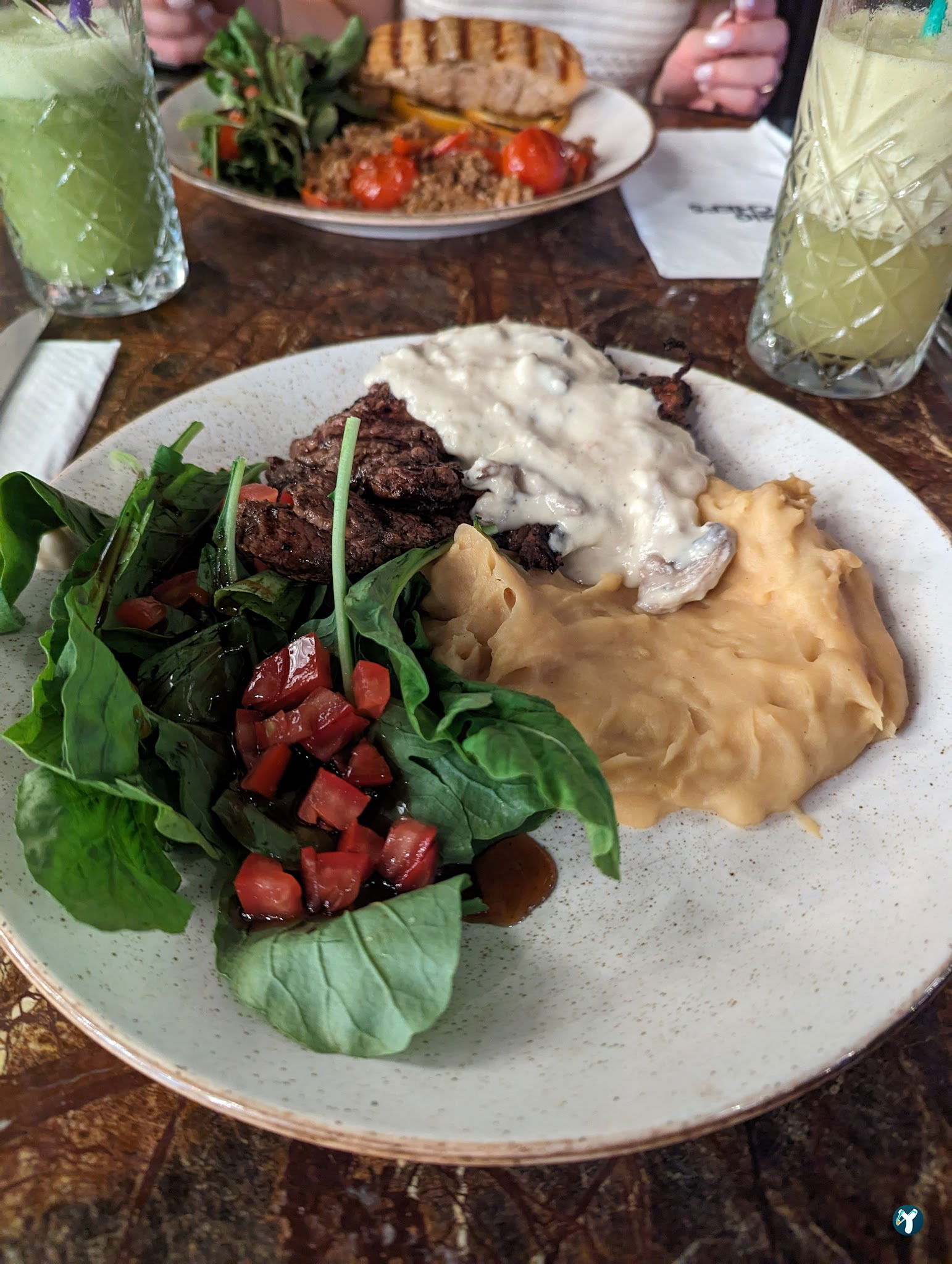 Happily Cafe & Bistro