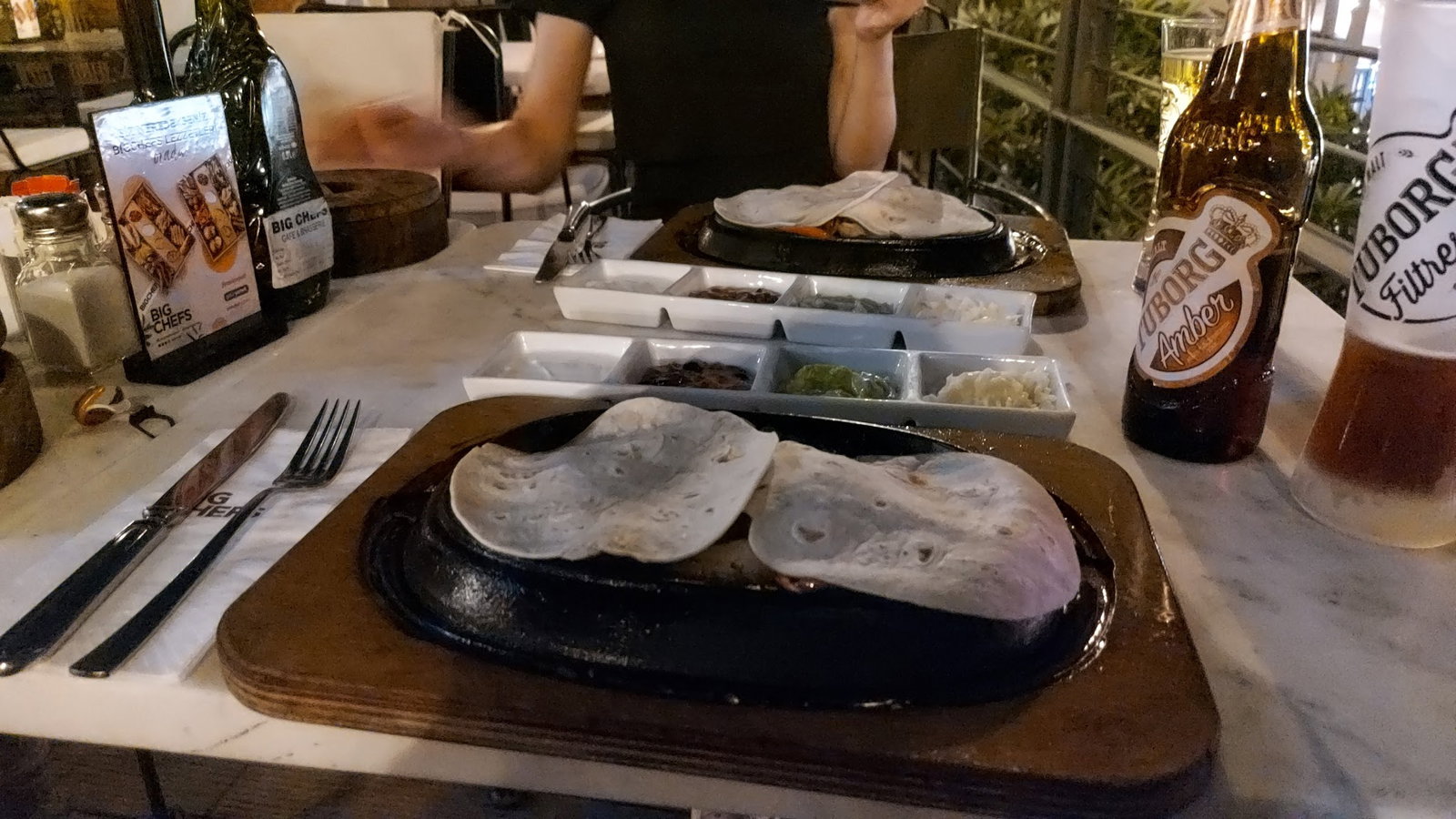 Happily Cafe & Bistro