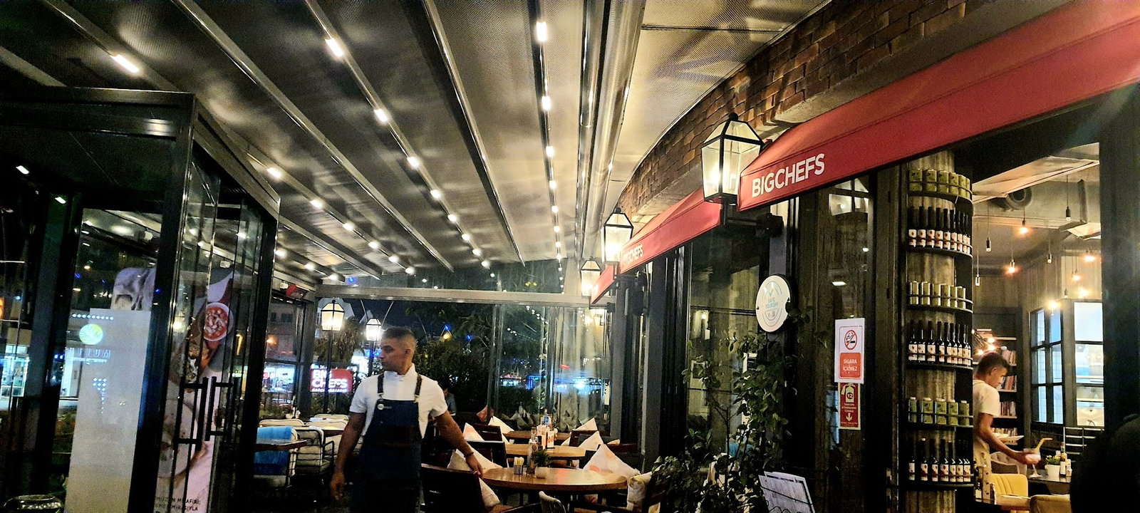 Happily Cafe & Bistro