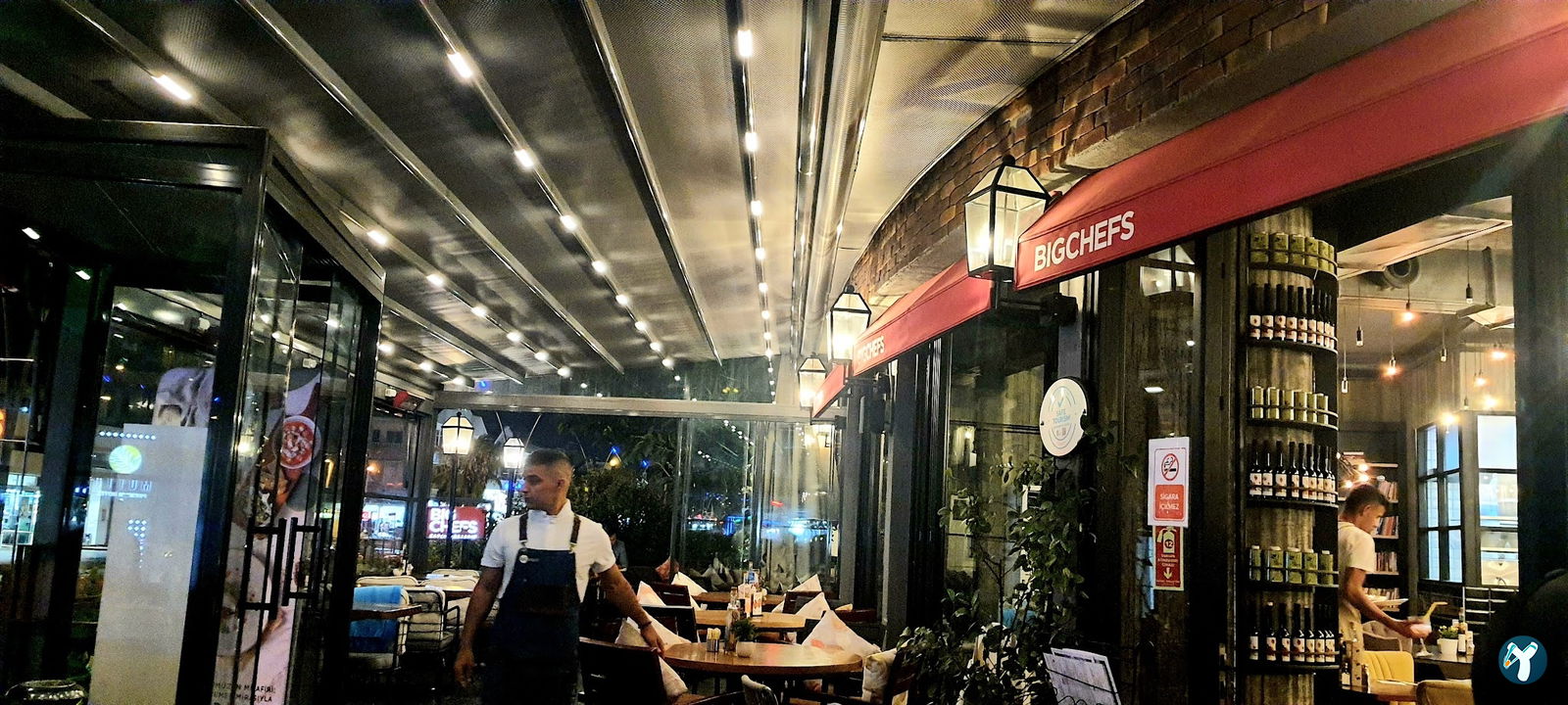 Happily Cafe & Bistro