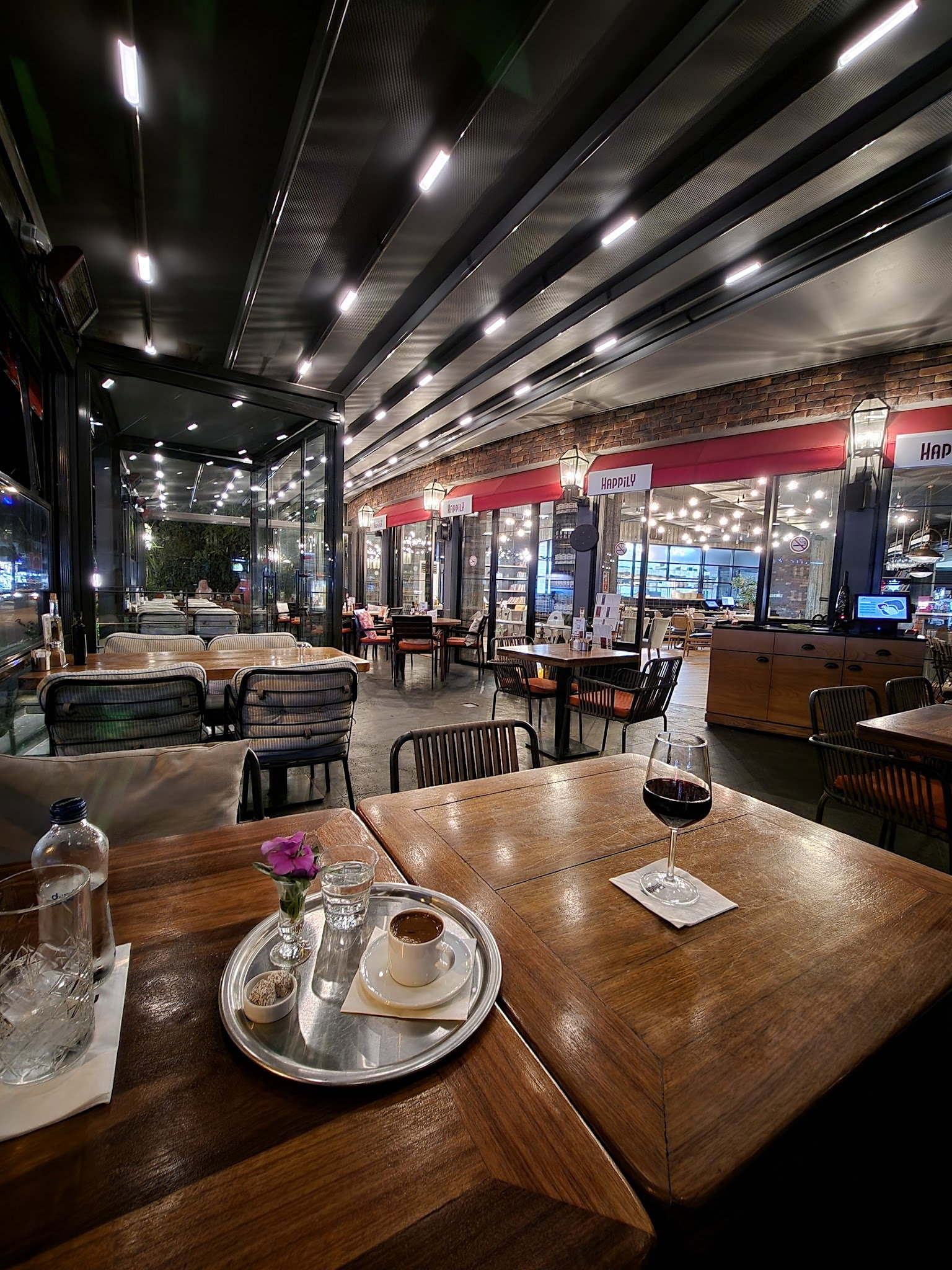 Happily Cafe & Bistro