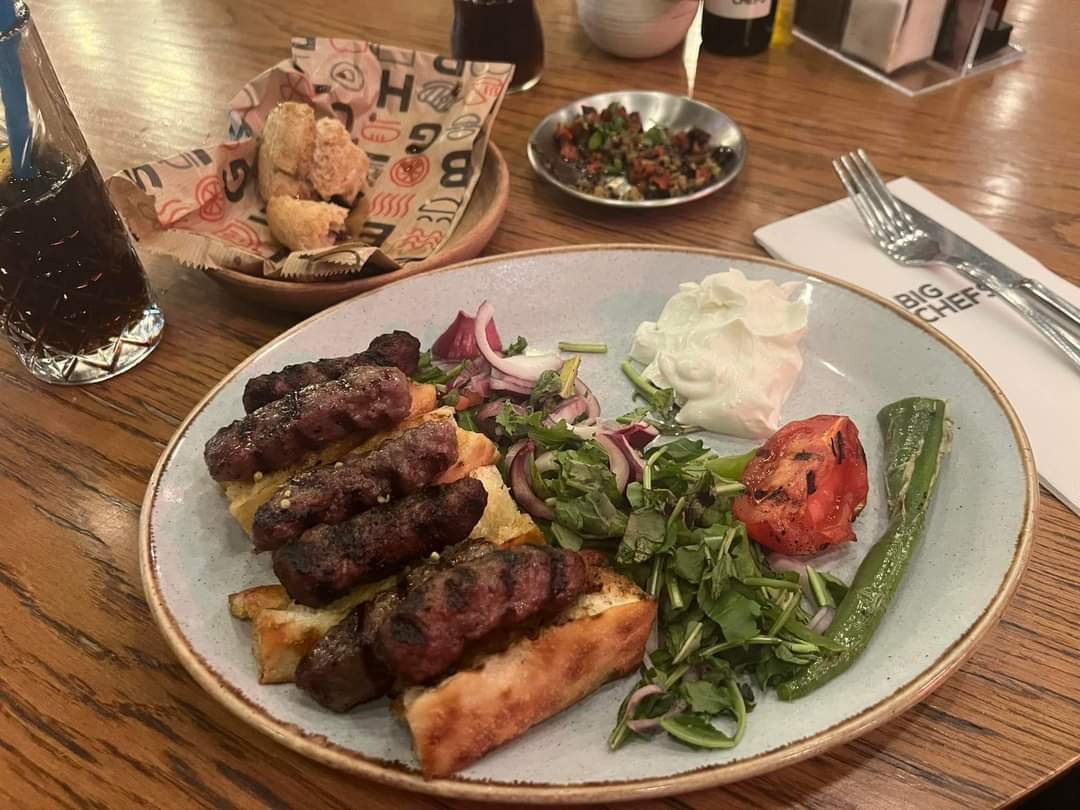 Happily Cafe & Bistro