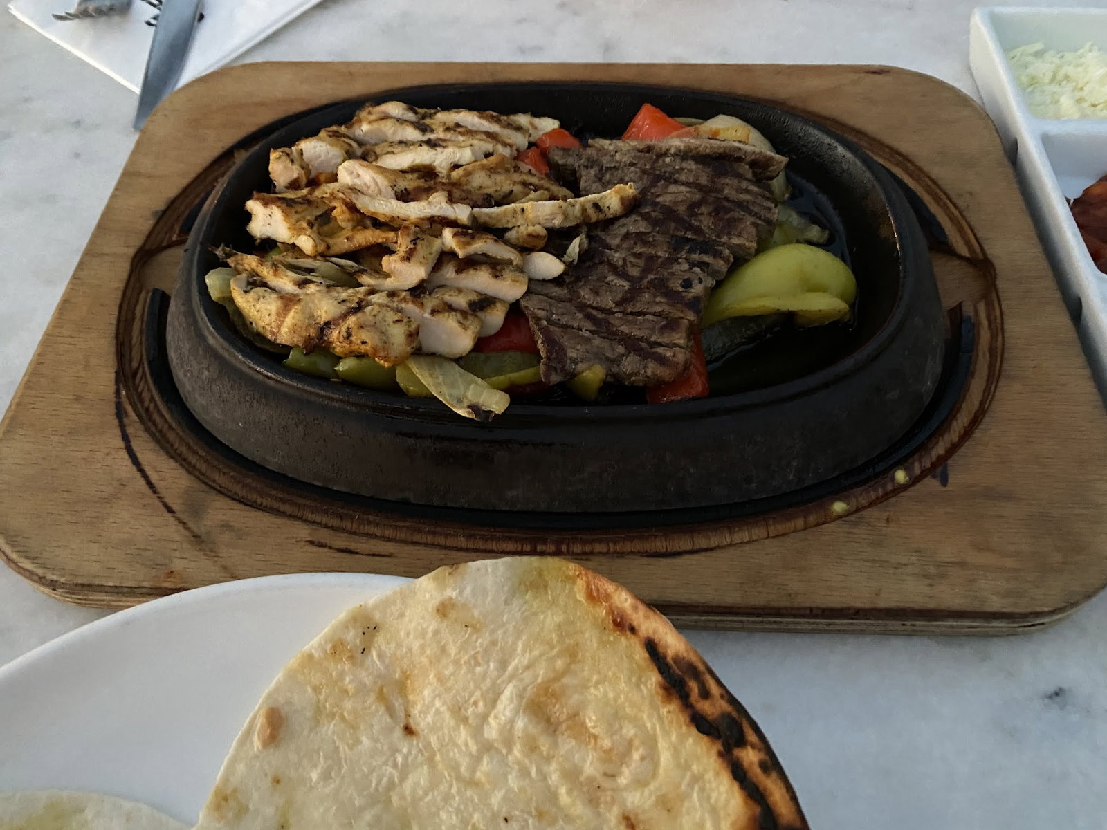 Happily Cafe & Bistro