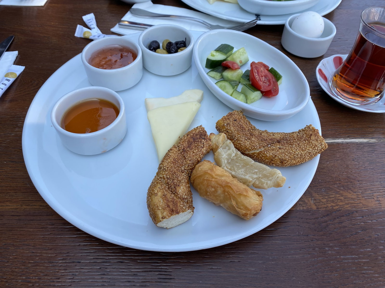 Happily Cafe & Bistro