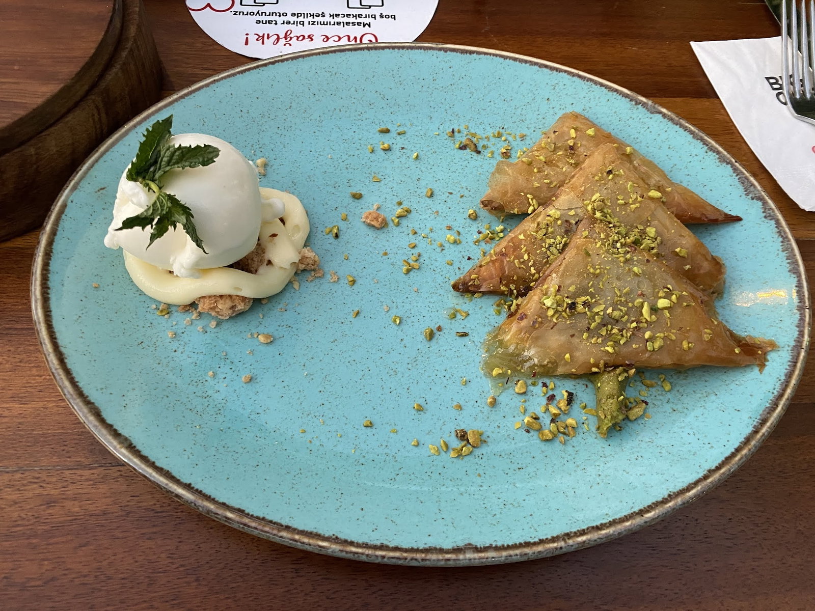 Happily Cafe & Bistro