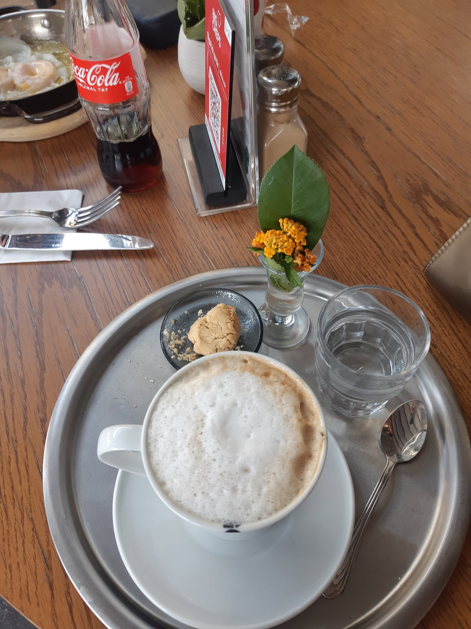 Happily Cafe & Bistro