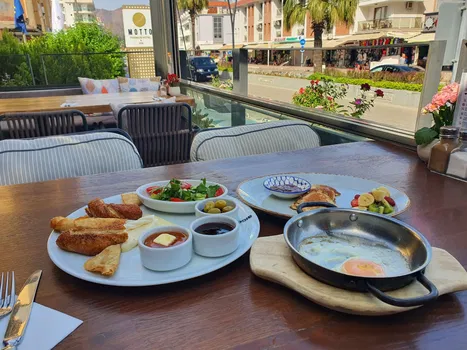 Happily Cafe & Bistro resimleri Happily Cafe & Bistro resimleri