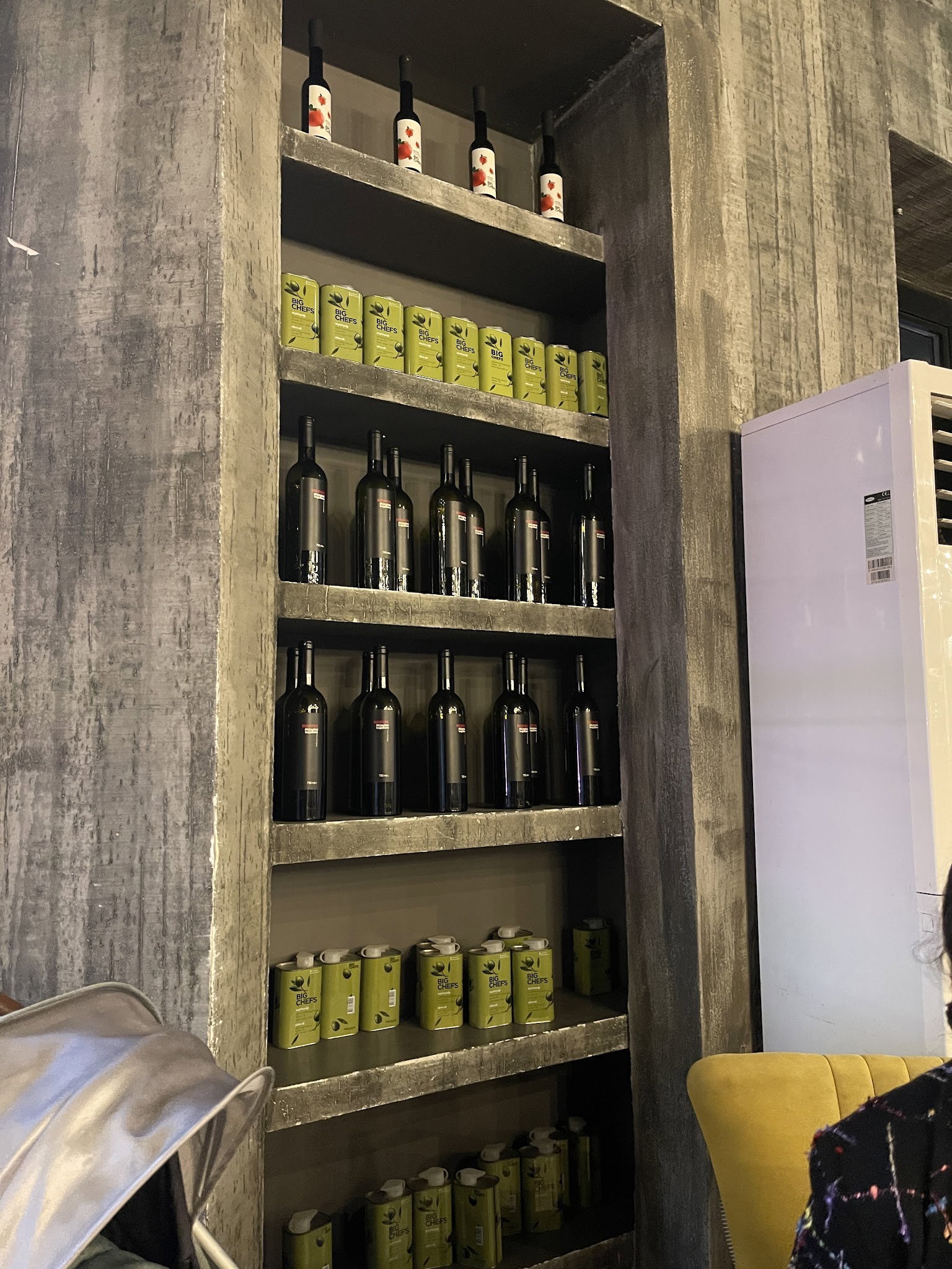 Happily Cafe & Bistro