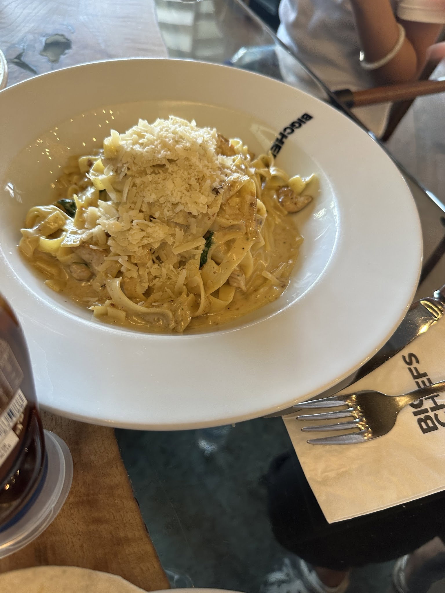 Happily Cafe & Bistro