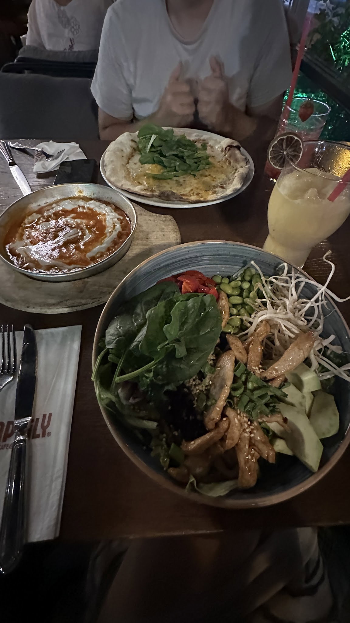 Happily Cafe & Bistro