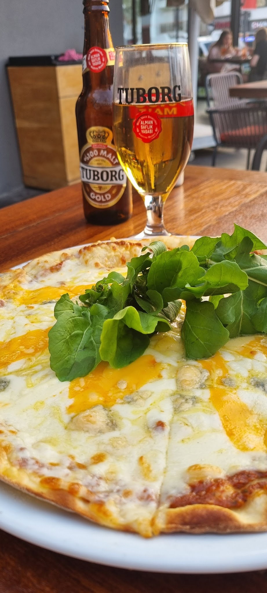 Happily Cafe & Bistro