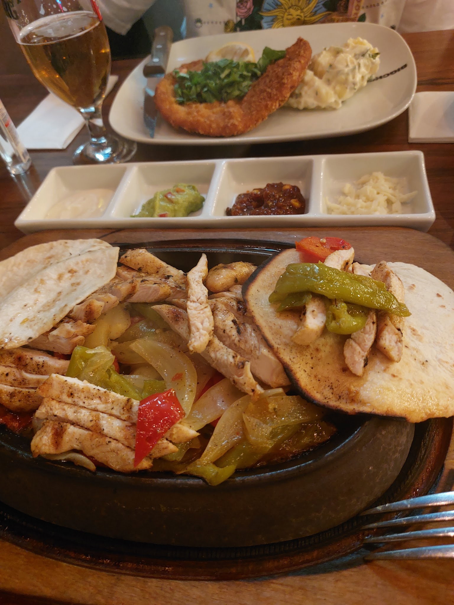 Happily Cafe & Bistro