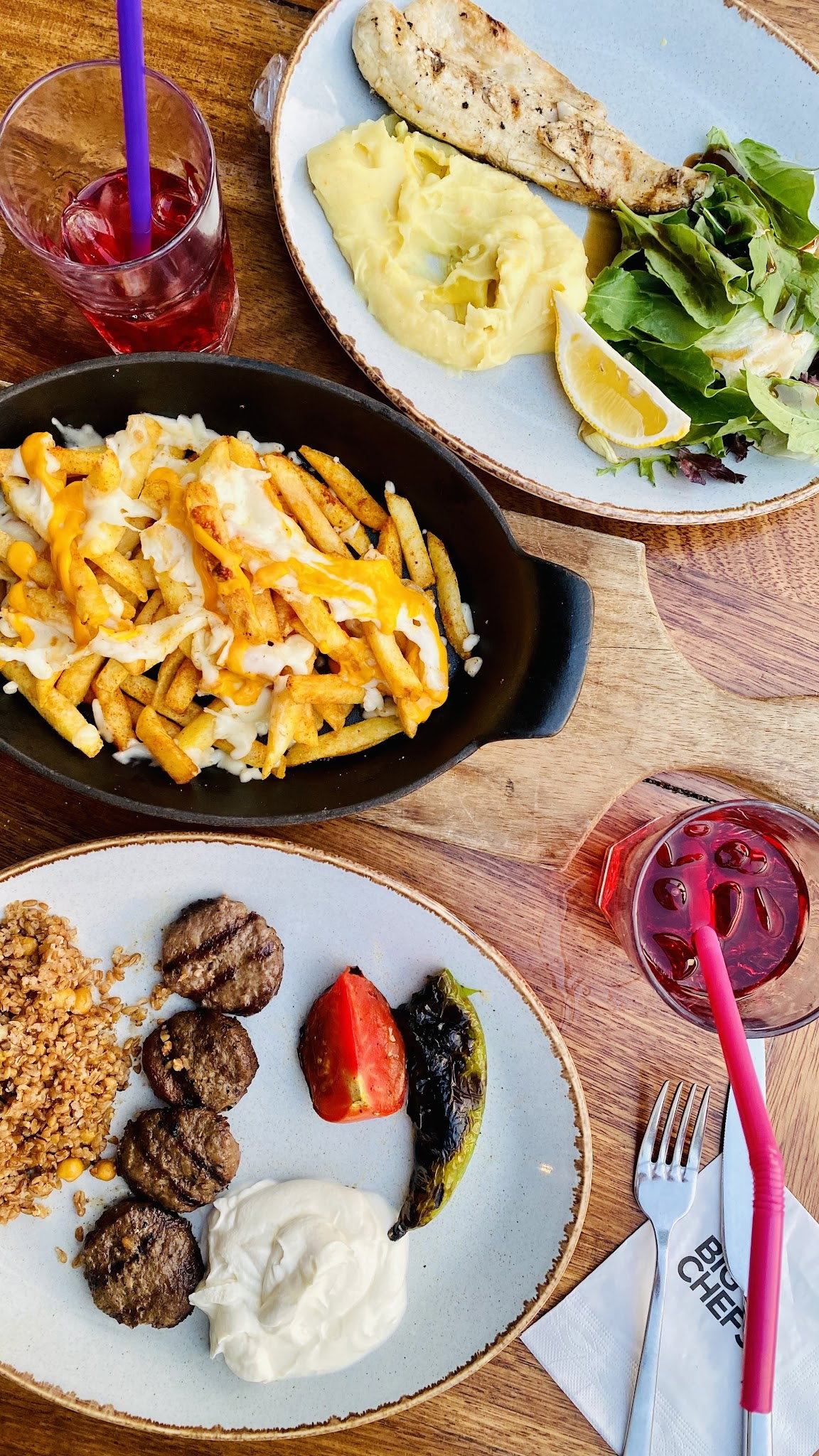 Happily Cafe & Bistro