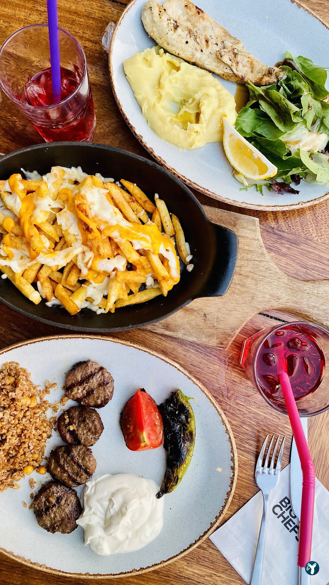 Happily Cafe & Bistro