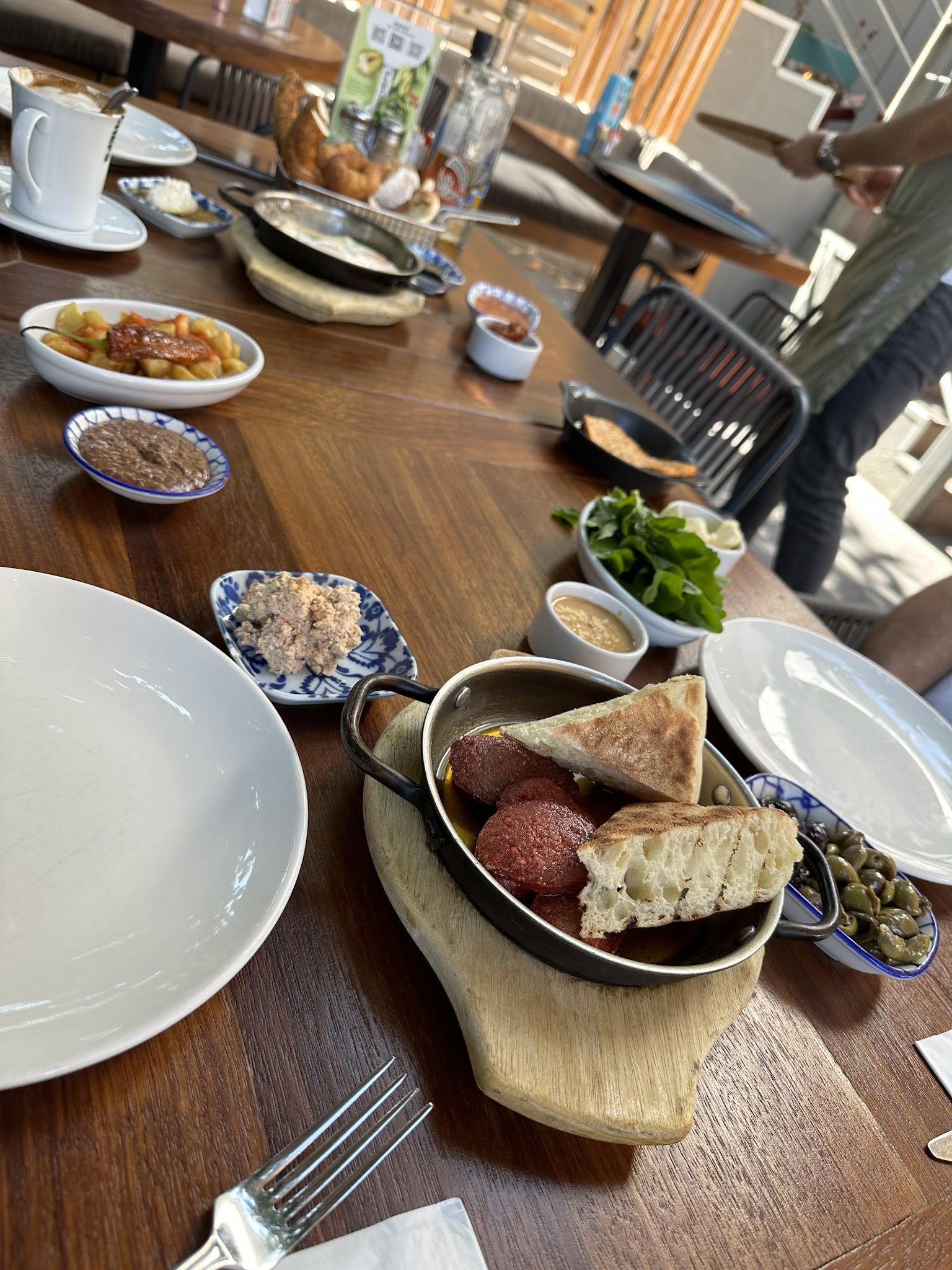 Happily Cafe & Bistro