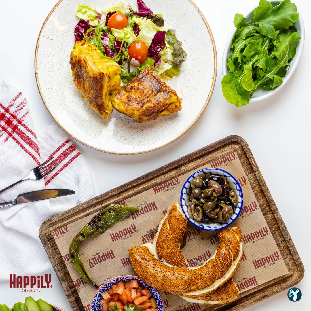 Happily Cafe & Bistro