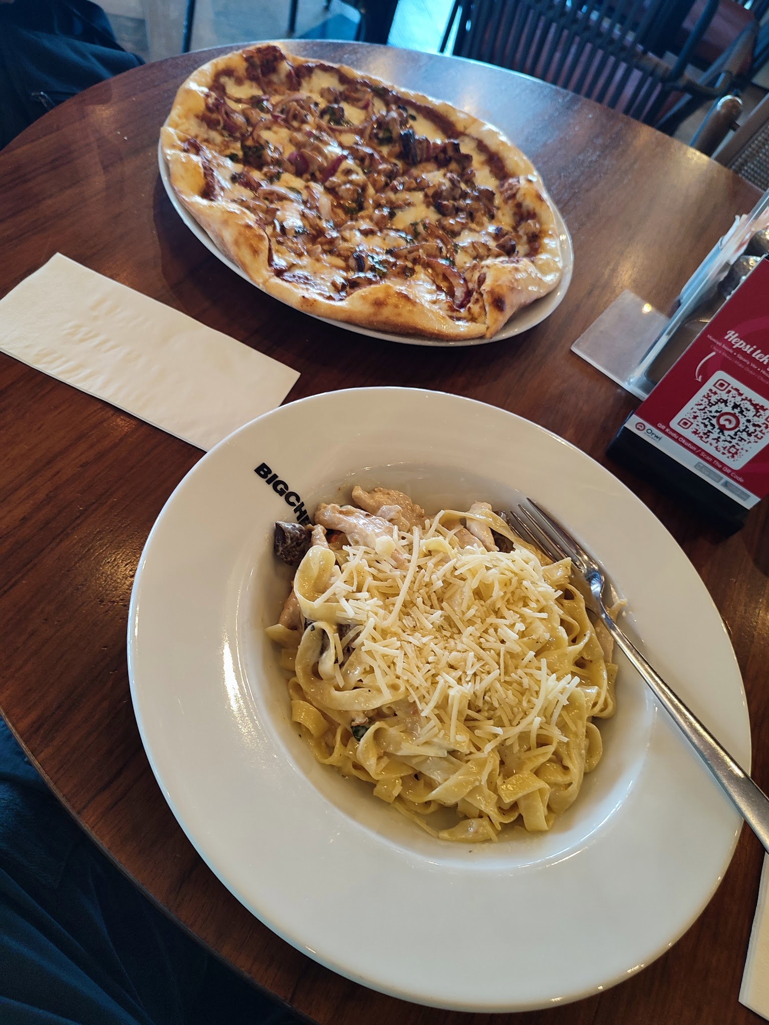 Happily Cafe & Bistro