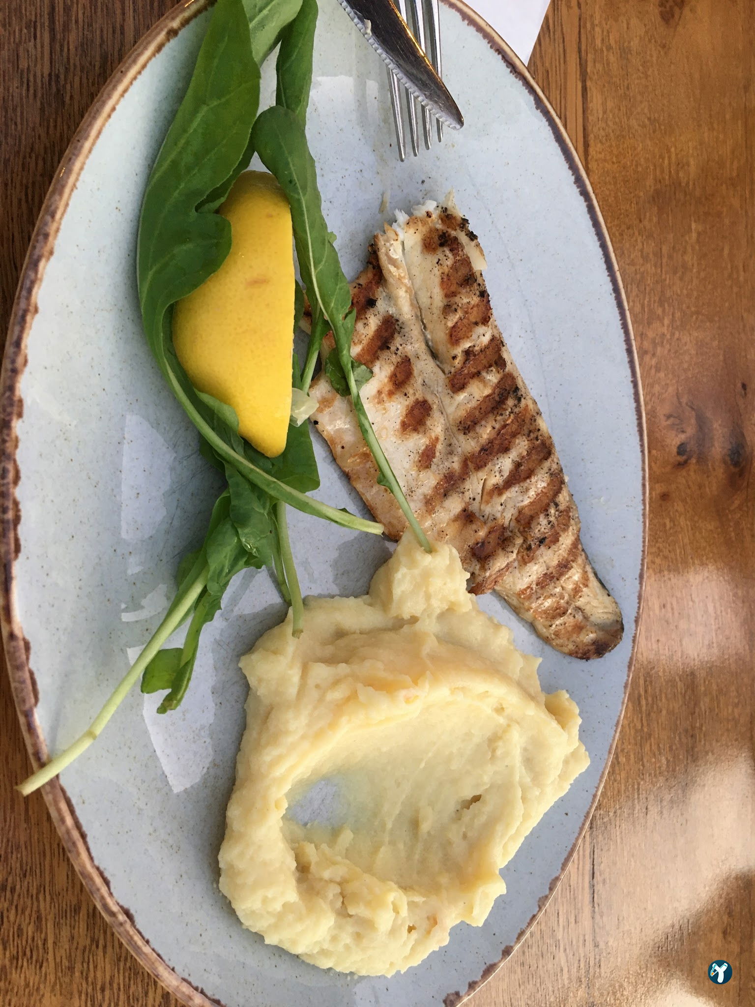 Happily Cafe & Bistro