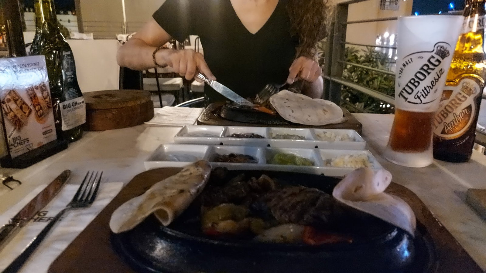 Happily Cafe & Bistro