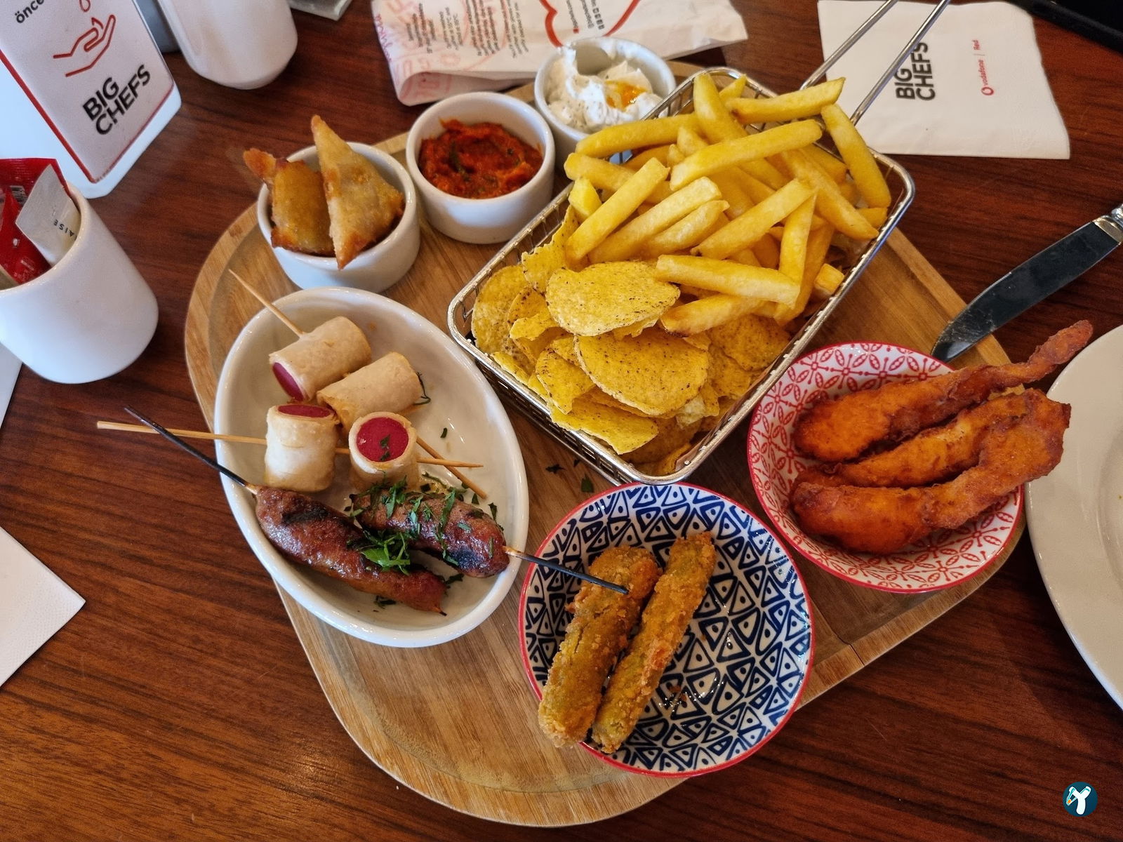 Happily Cafe & Bistro