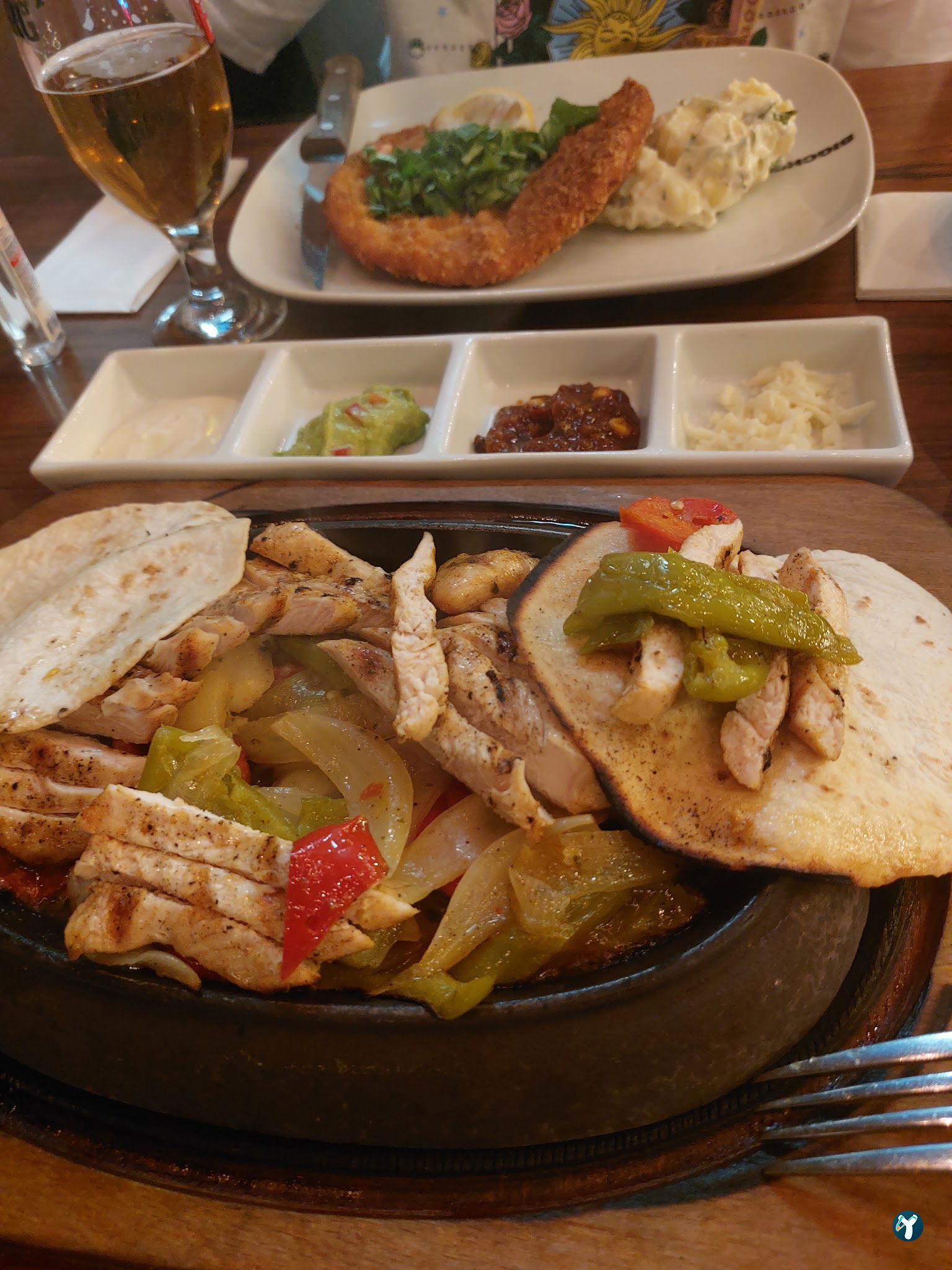 Happily Cafe & Bistro