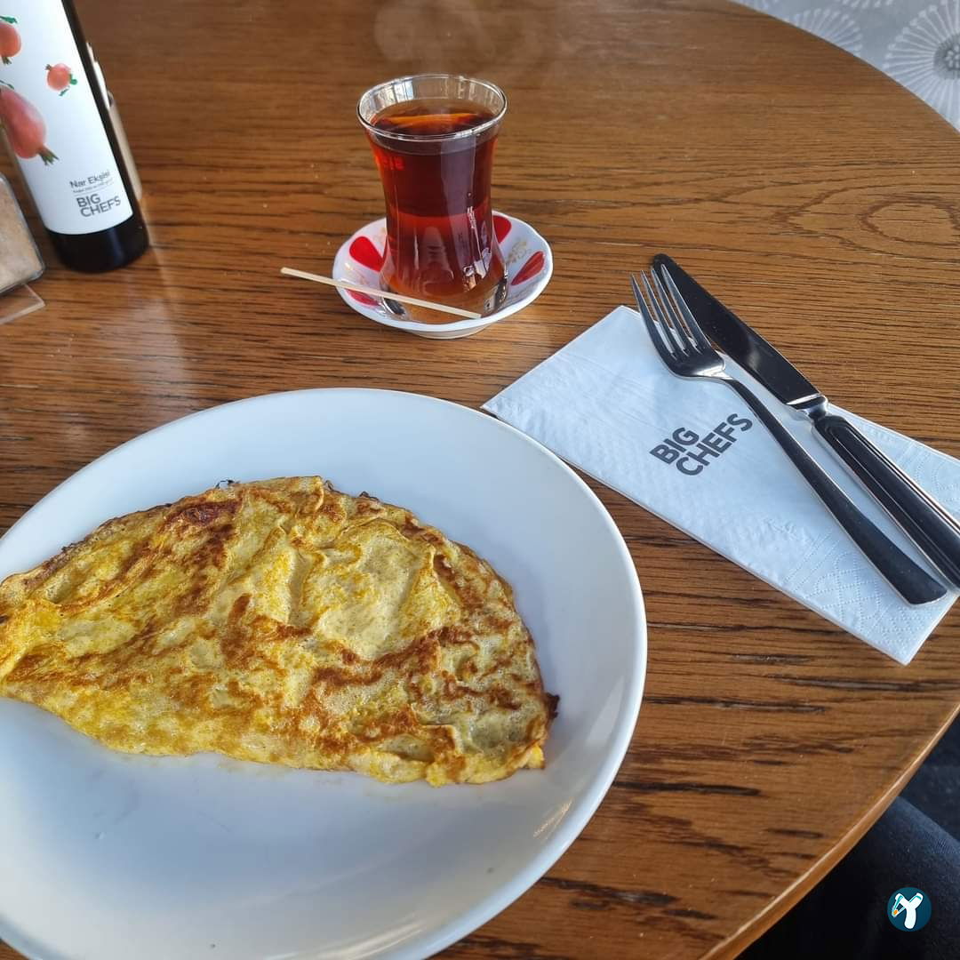 Happily Cafe & Bistro