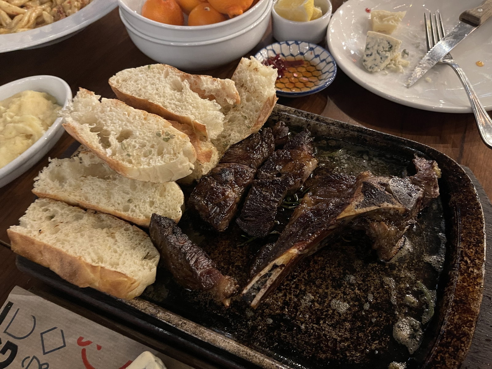 Happily Cafe & Bistro