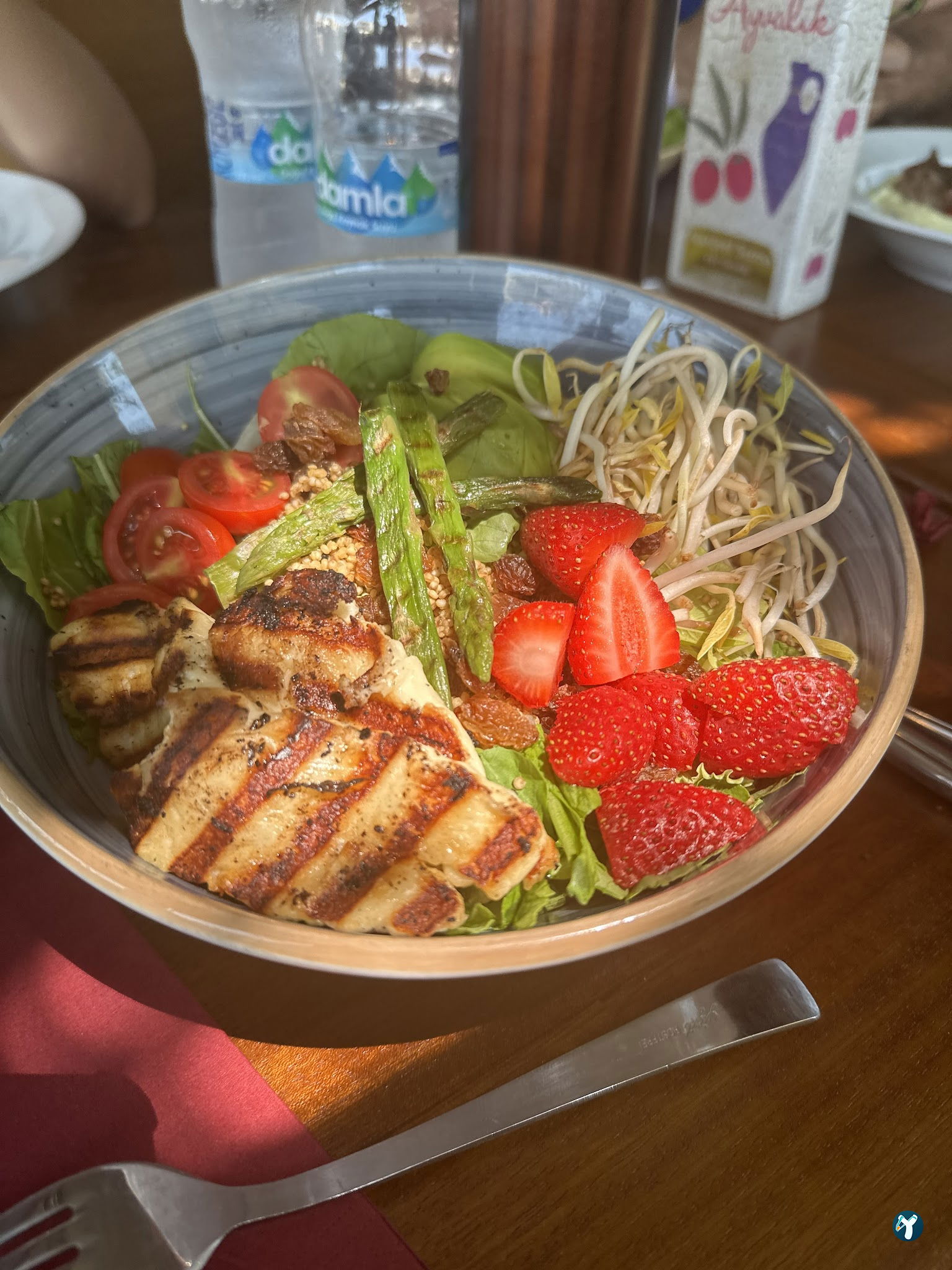 Happily Cafe & Bistro