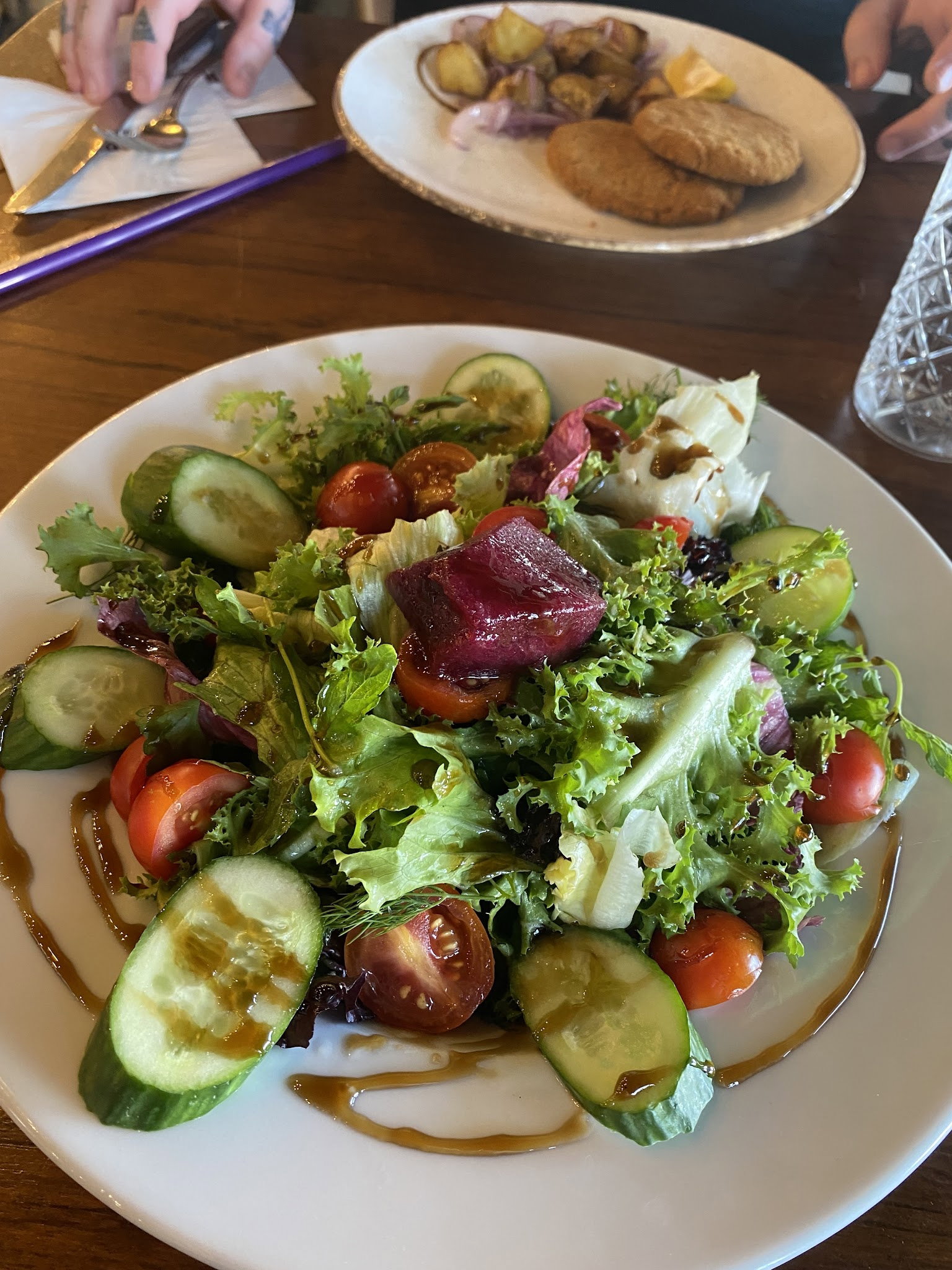 Happily Cafe & Bistro