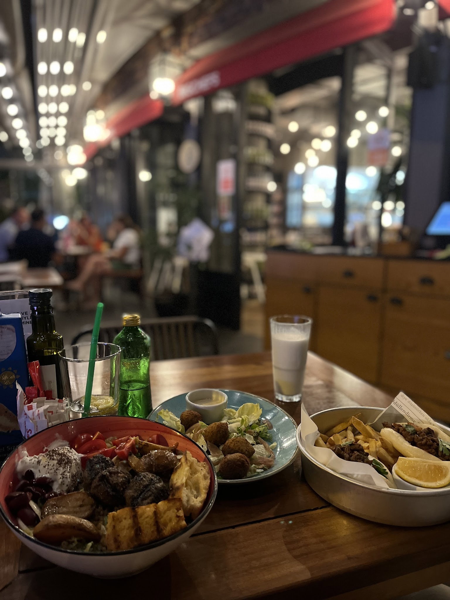 Happily Cafe & Bistro