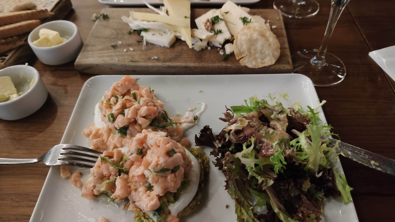 Happily Cafe & Bistro