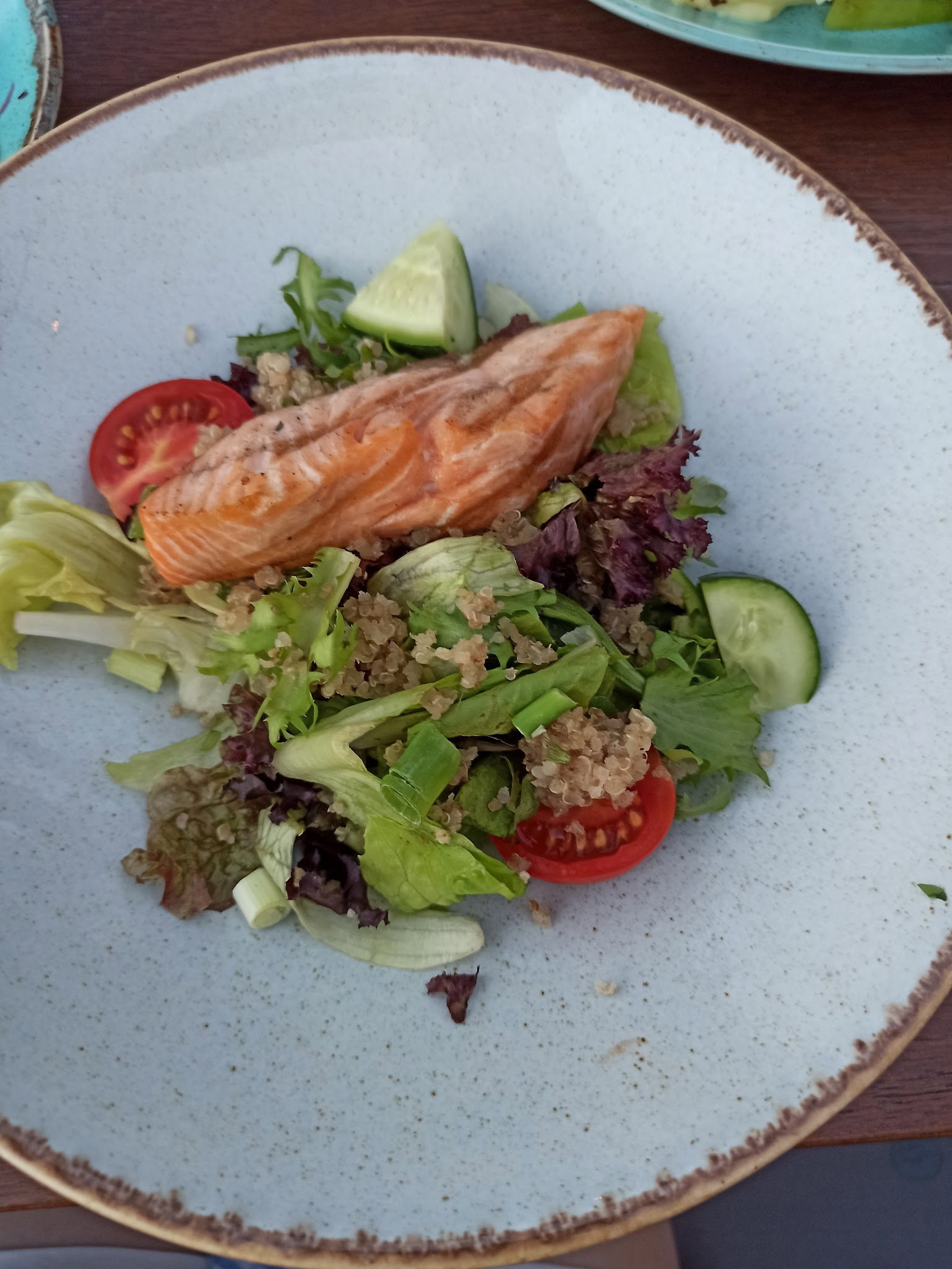 Happily Cafe & Bistro