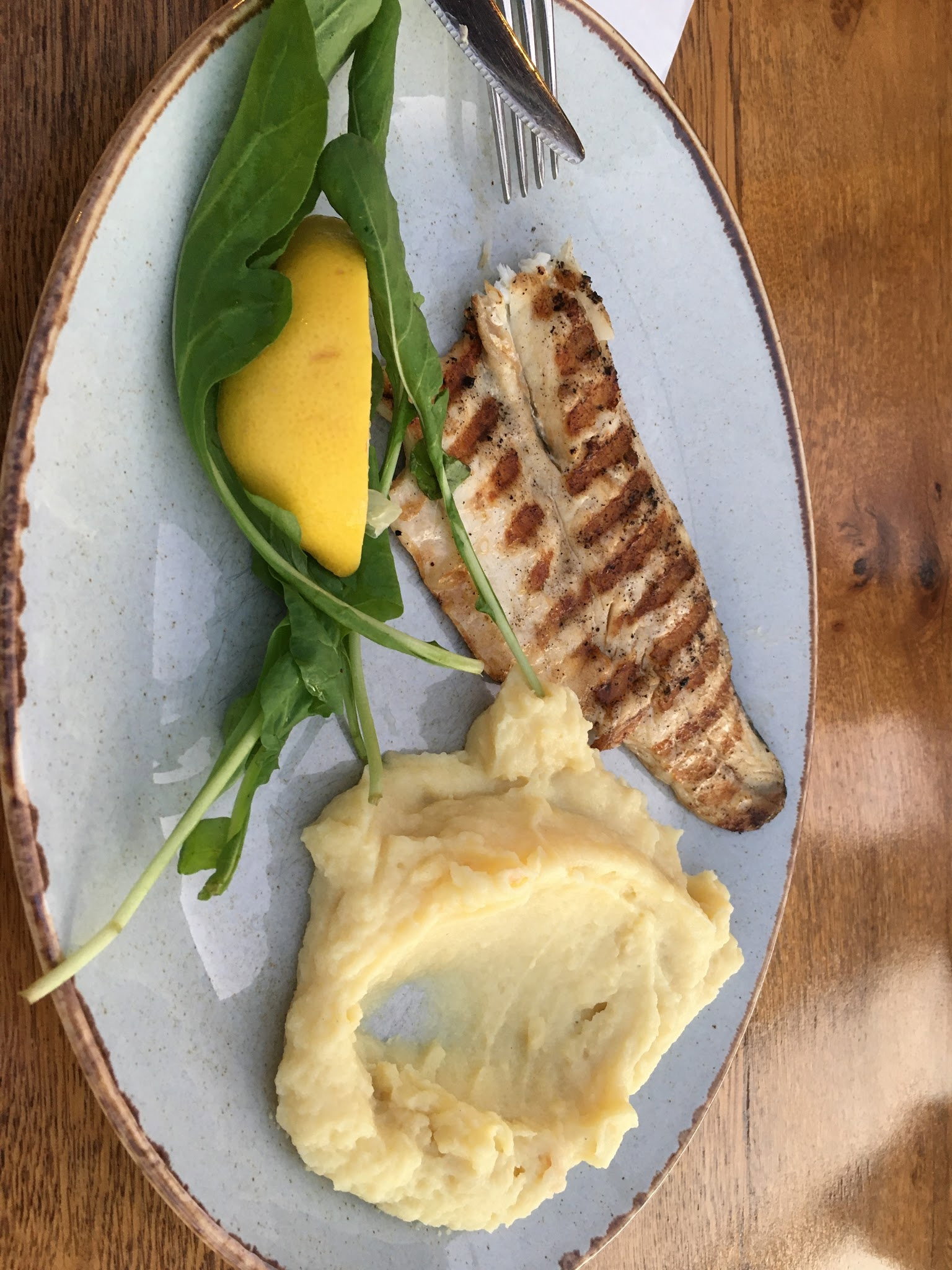 Happily Cafe & Bistro