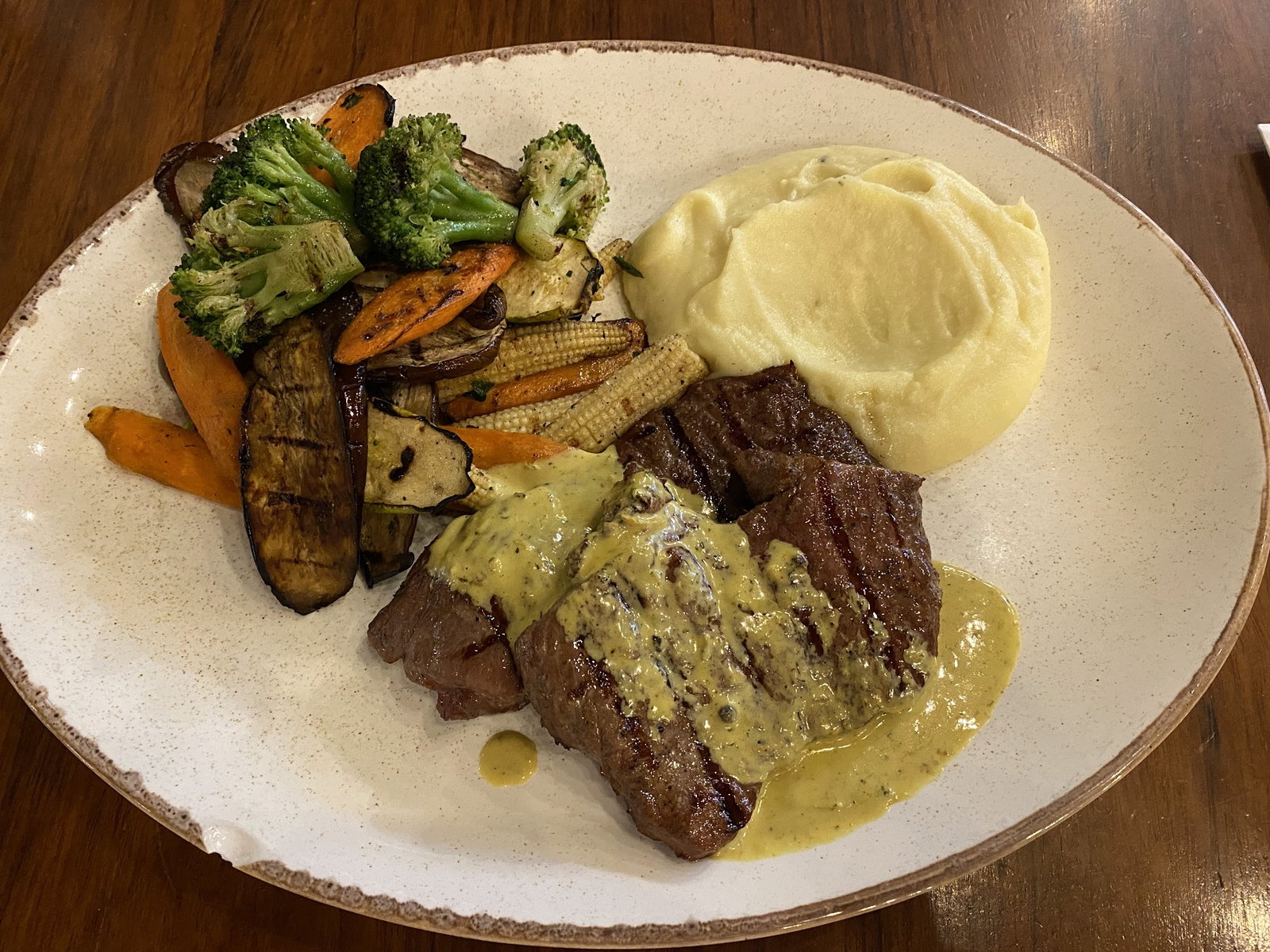 Happily Cafe & Bistro