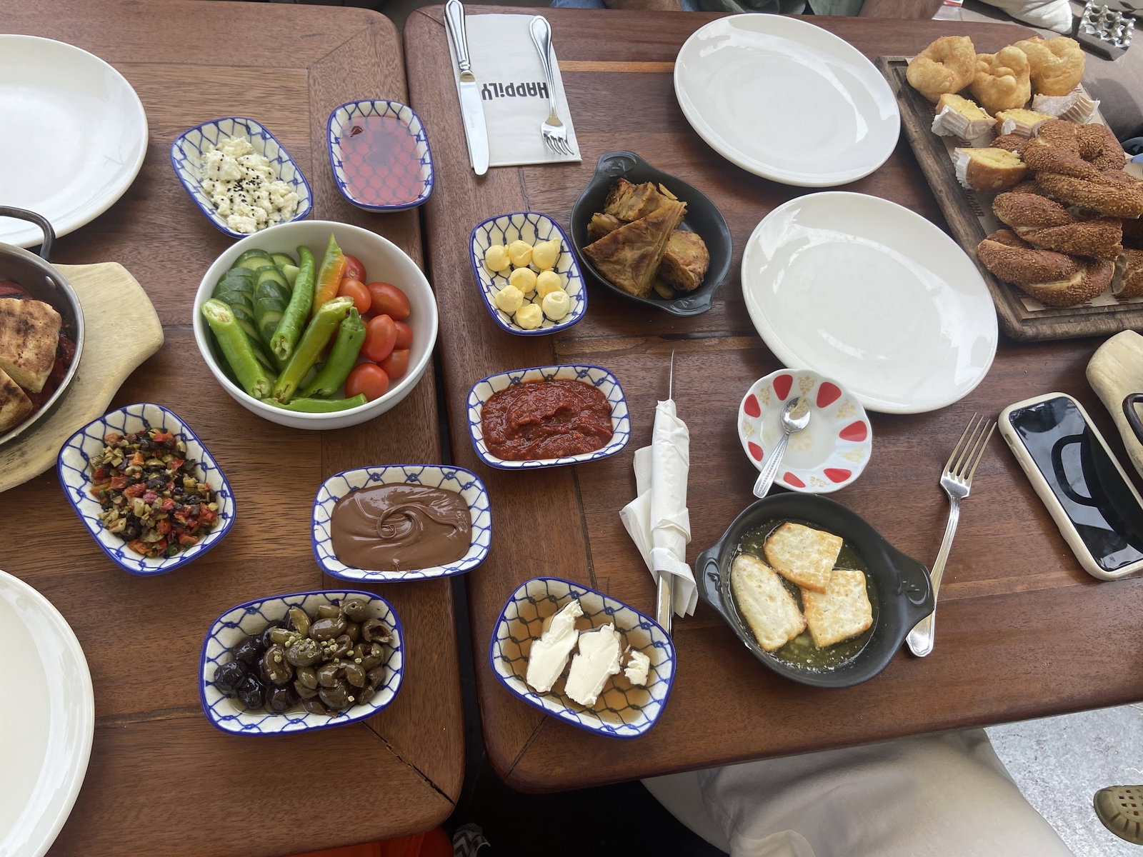 Happily Cafe & Bistro