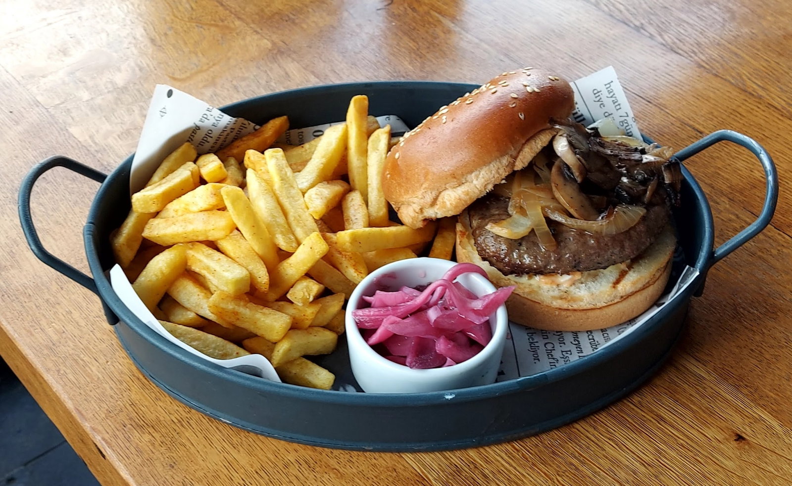 Happily Cafe & Bistro